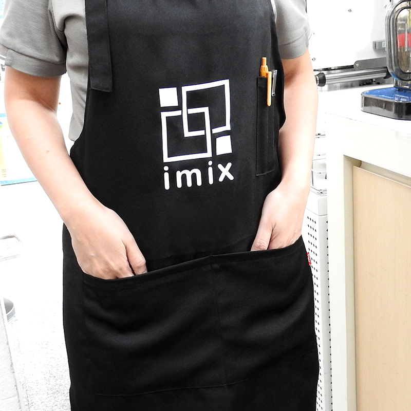 ผ้ากันเปื้อน Logo imix สีดำ สายคล้องคอ ผูกด้านหลัง