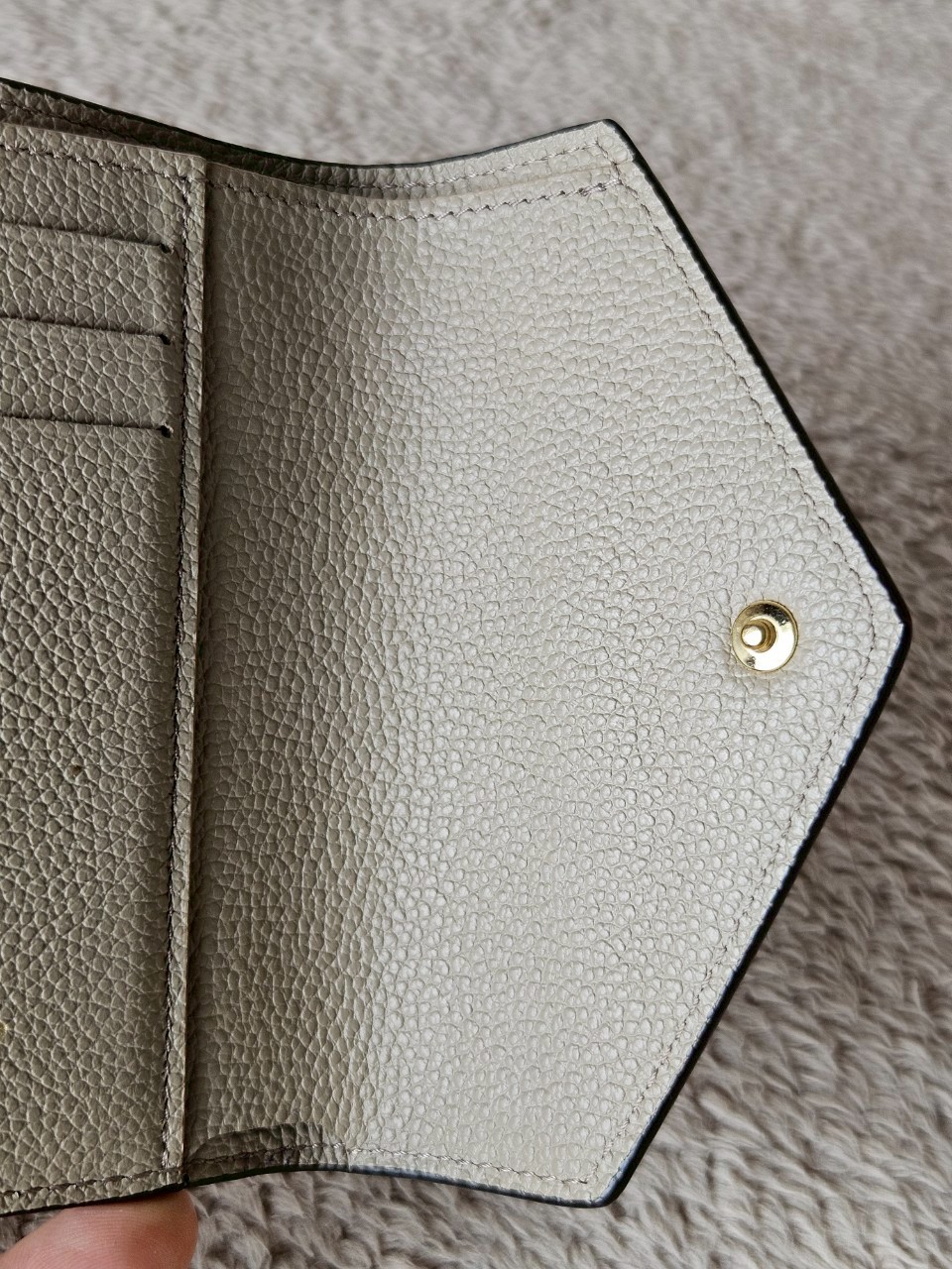 LV M81861 Victorine Mono emp Microchip