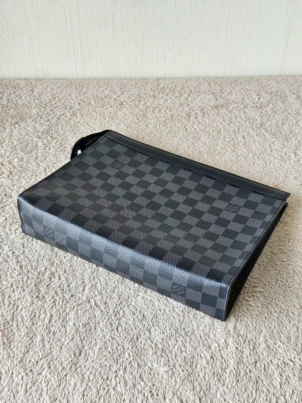 LV Pochette Voyage Graphite MM