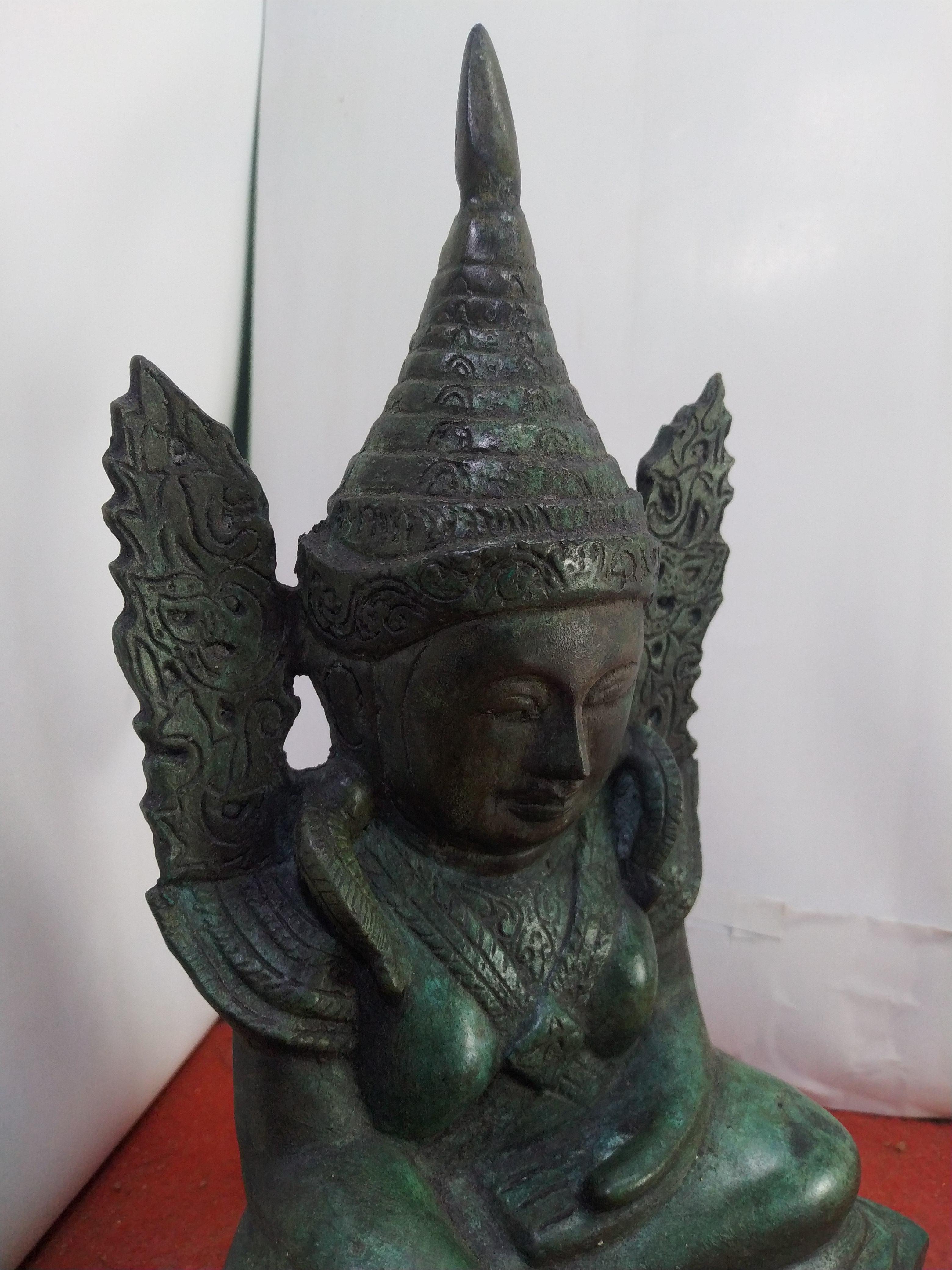 พระมหามัยมุนี หรือ มหาเมียะมุนี ขนาดฐานกว้าง 8 นิ้ว เนื้อโลหะสำริด