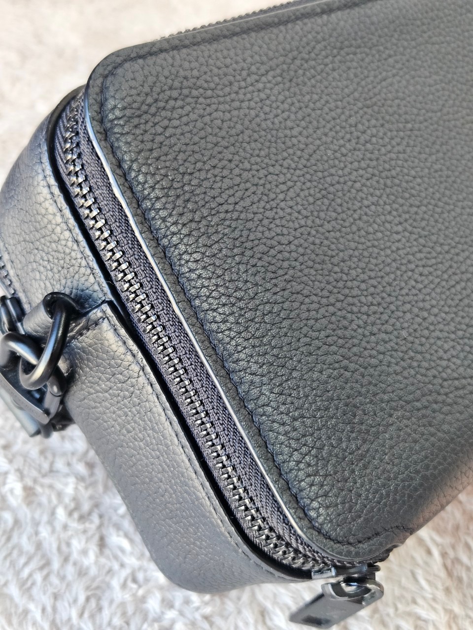 LV M59161 Alpha Wearable Wallet