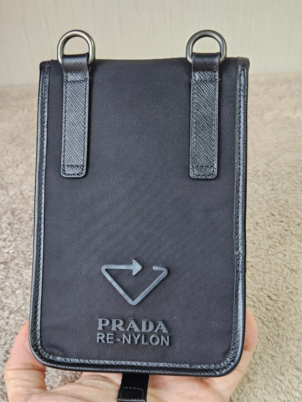 Prada Re-Nylon Smartphone Case สีดำ