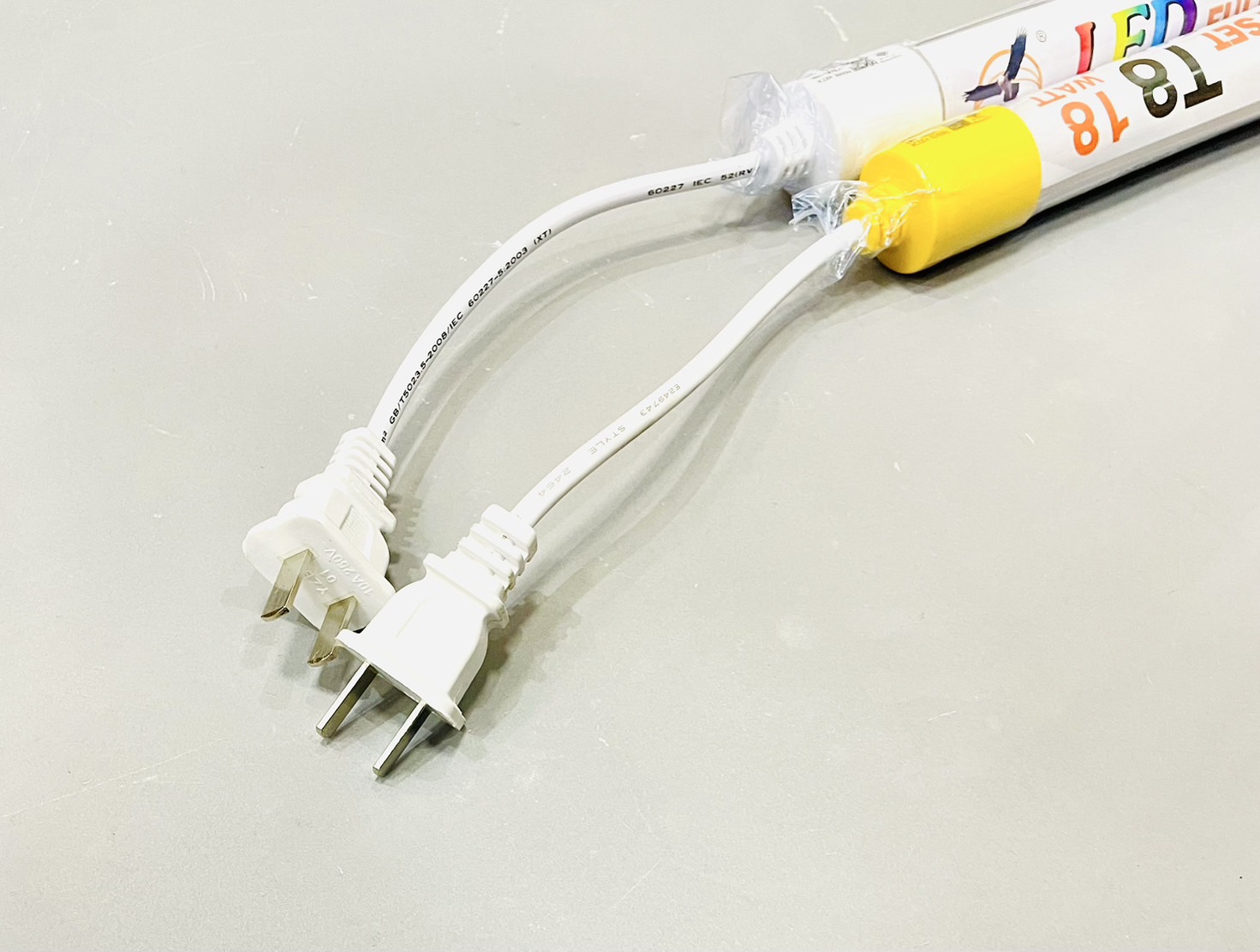 หลอดนีออน LED 18w พร้อมปลั๊กเสียบ