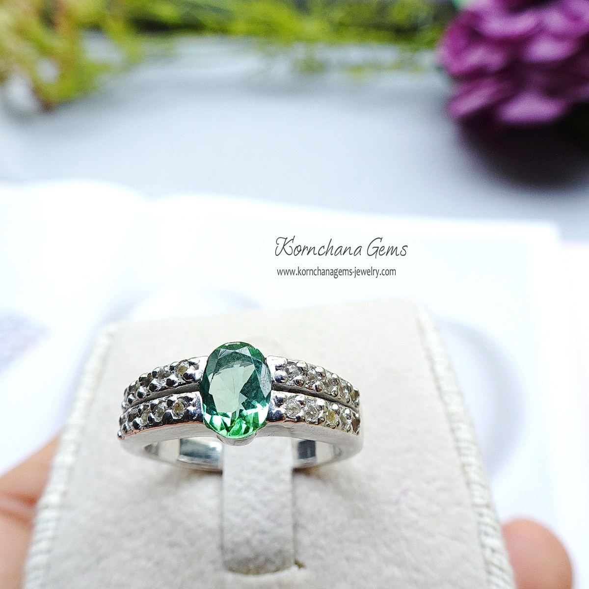 แหวนพลอยกรีนทัวร์มาลีน พลอยสีเขียวมินท์ green mint ให้เฉดสีออกไปทางสีอ่อนใสค่ะ สีสวยมากค่ะ ก้อนพลอยดิบจากธรรมชาติ ไม่ผ่านการปรับปรุง