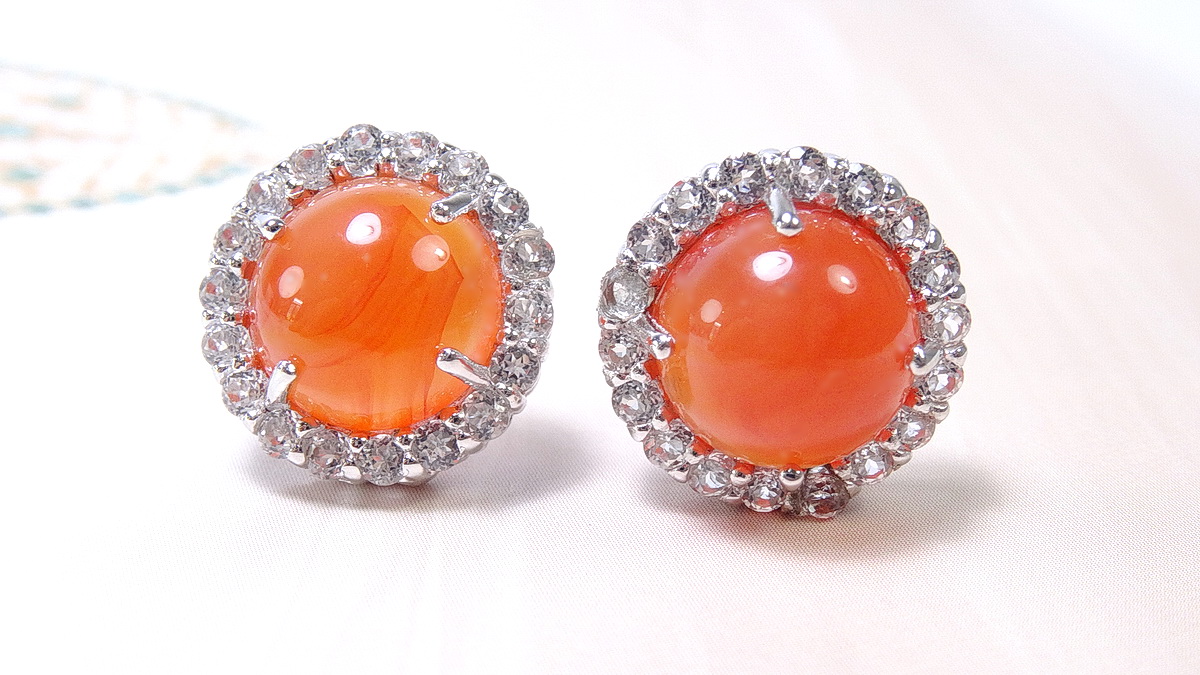 อัญมณีสำหรับคนเกิดวันพฤหัส พลอยโมรา orange chalcedony สีส้มสดใส ล้อมด้วยพลอยสีขาว ทั้งเซ็ทประกอบด้วยแหวน ต่างหู จี้พร้อมสร้อย ชิ้นงานคุณภาพ