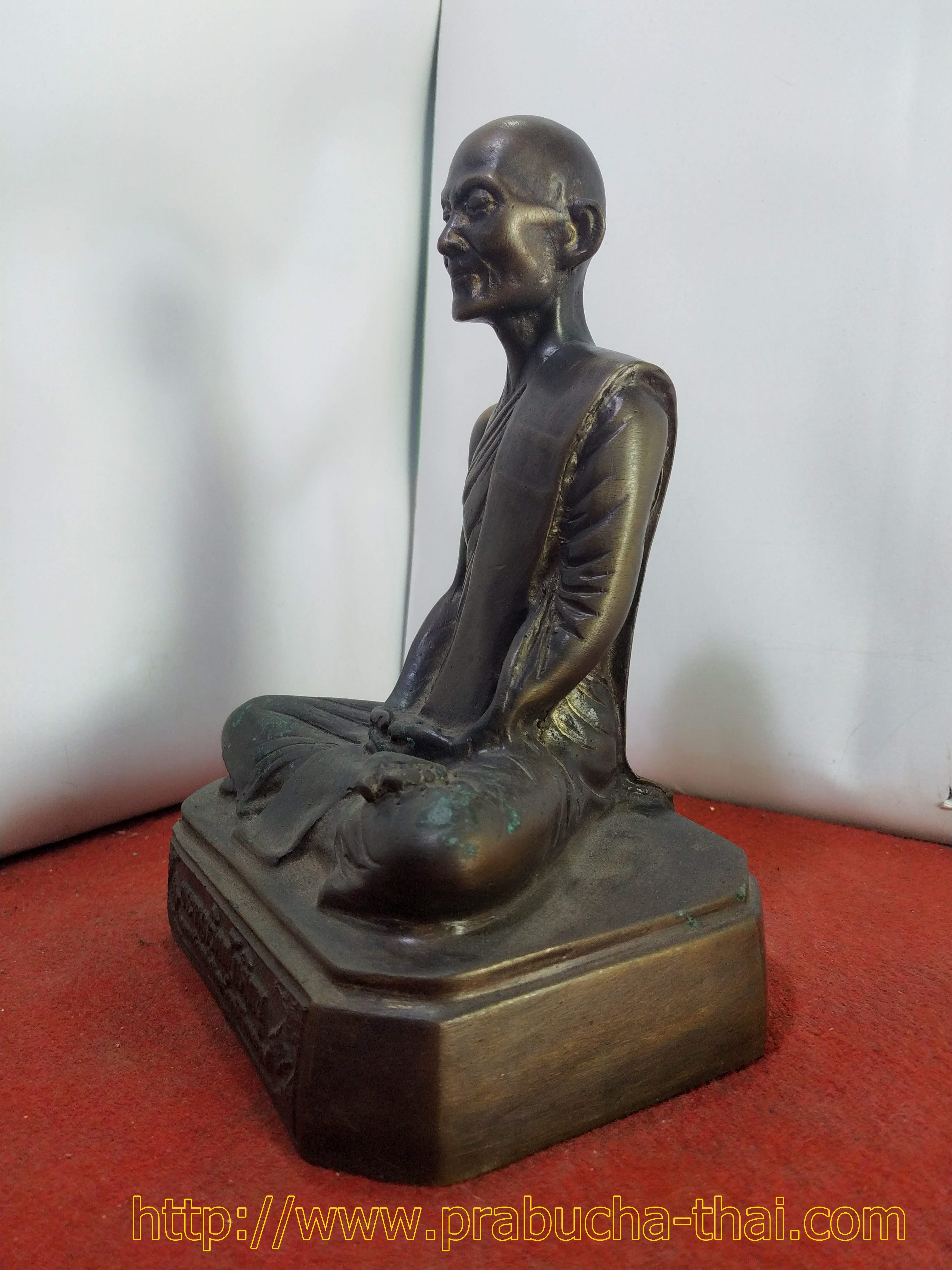 ท่าน เจ้าคุณนรฯ ธมฺมวิตกฺโก ภิกขุ ณ วัดเทพศิรินทราวาส หน้าตัก 5 นิ้ว
