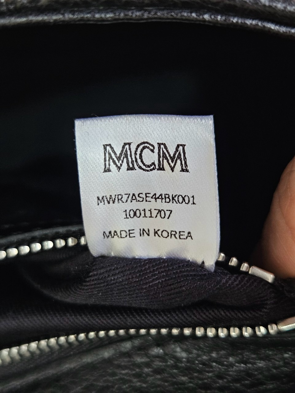 MCM Essential Crossbody Leather Black