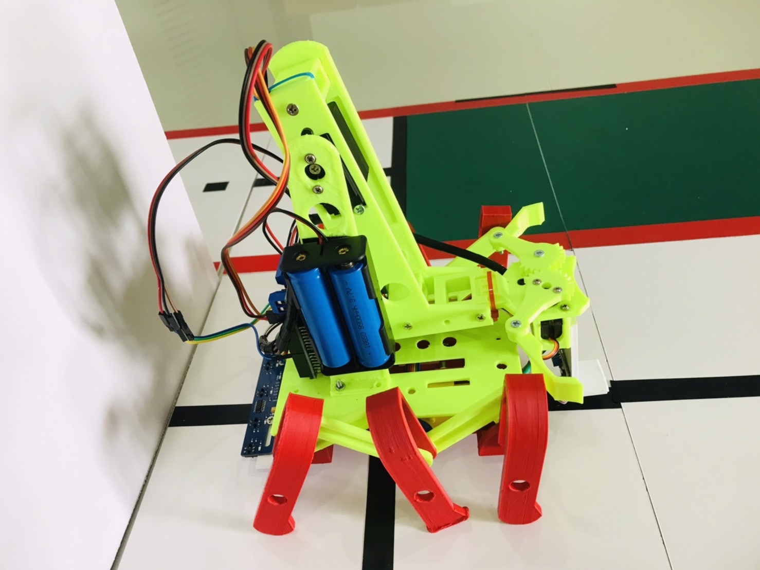 หุ่นยนต์อัตโนมัติ เดินตามเส้น 6 ขา แบบผสม สพฐ. Ex