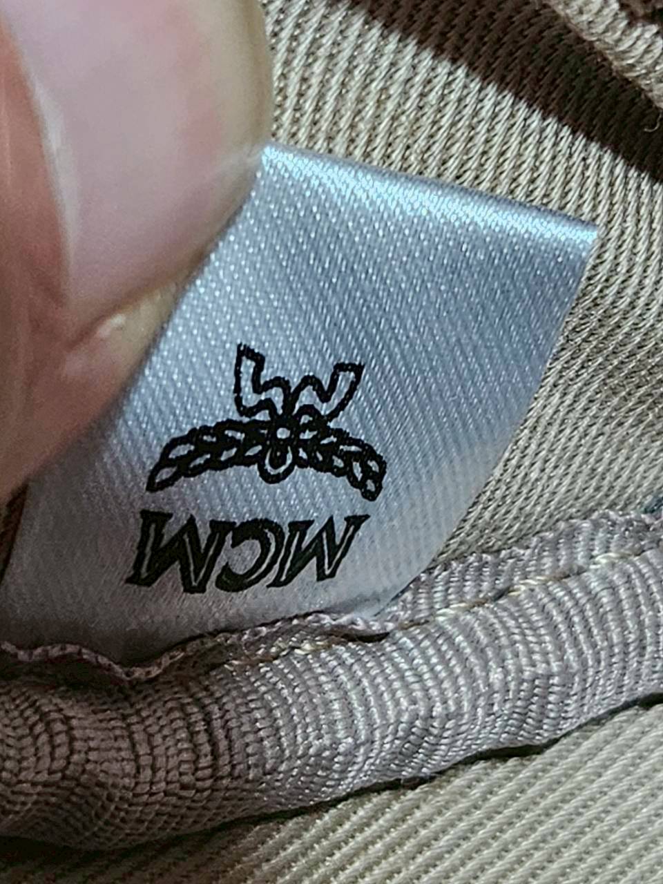 MCM Essential Pouch Orginal Black White