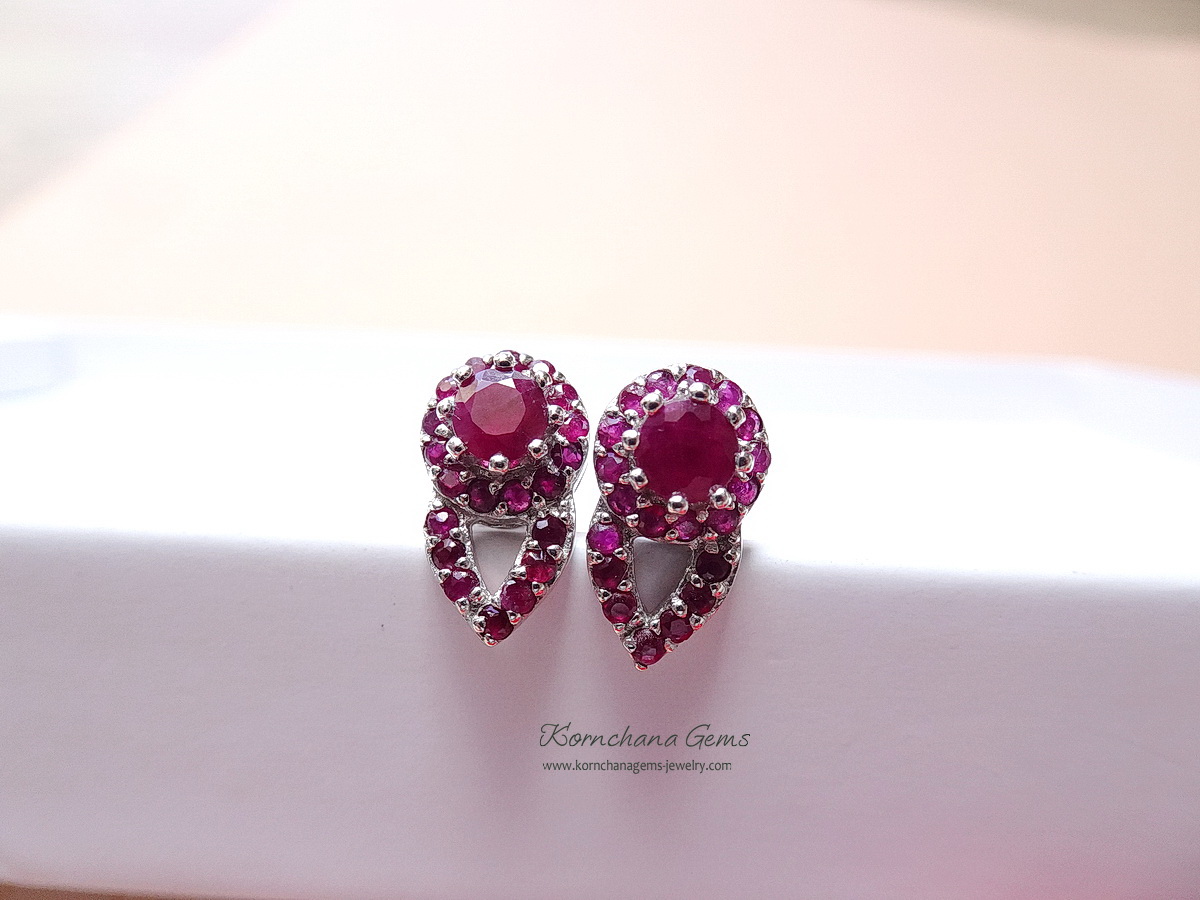 เซ็ทต่างหู,แหวนพลอยทับทิมแท้ สีชมพูอมแดงสวยมาก ตัวเรือนเงินแท้ ดีไซน์เก๋ใส่ติดนิ้วในชีวิตประจำวันได้เลยค่ะ ราคาโปรโมชั่น เหลือ 2,900-เท่านั้นจ้า
