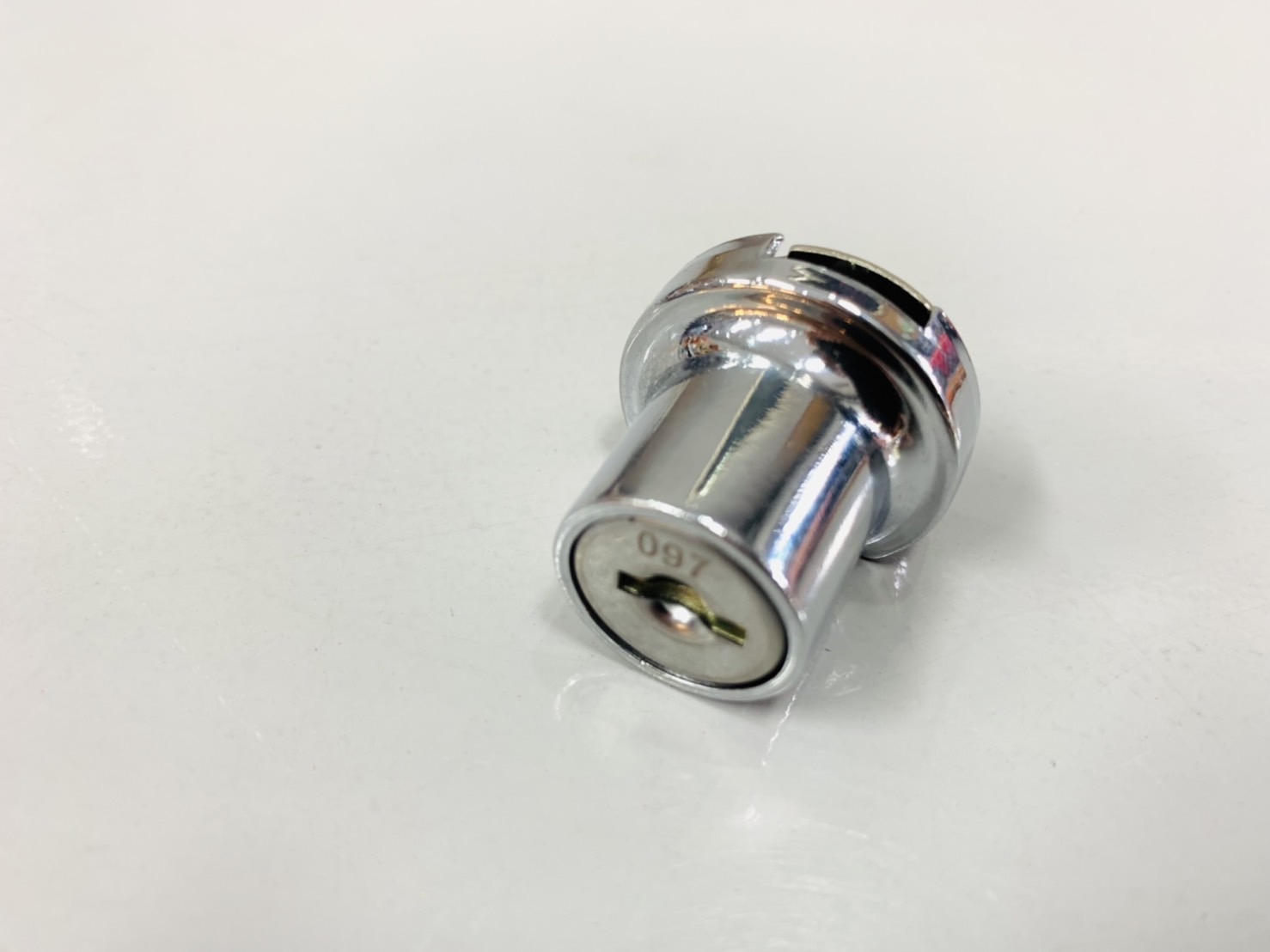 กุญแจล็อกกระจก Royal 505