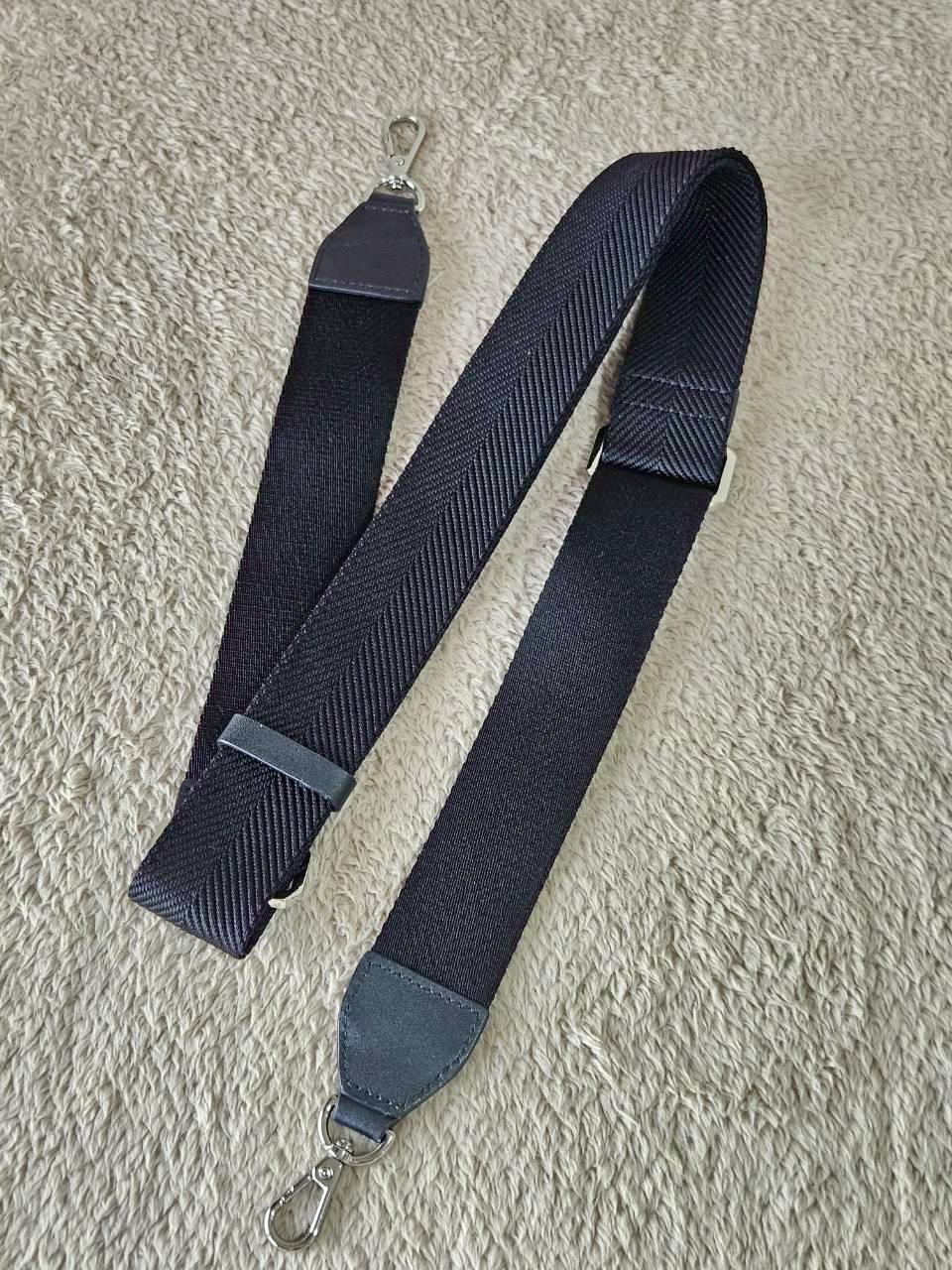 MCM Essential Pouch Orginal Black White