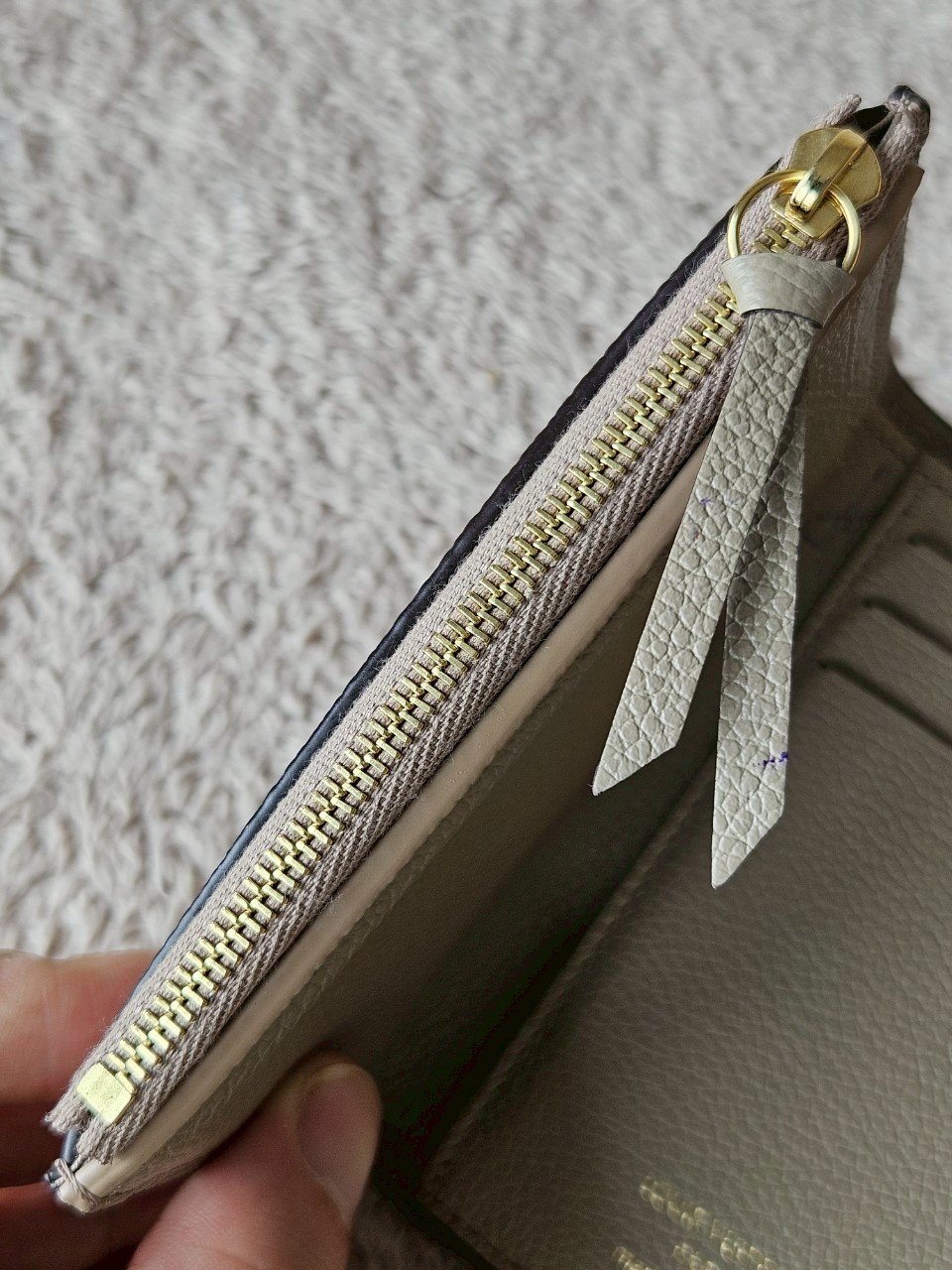 LV M81861 Victorine Mono emp Microchip