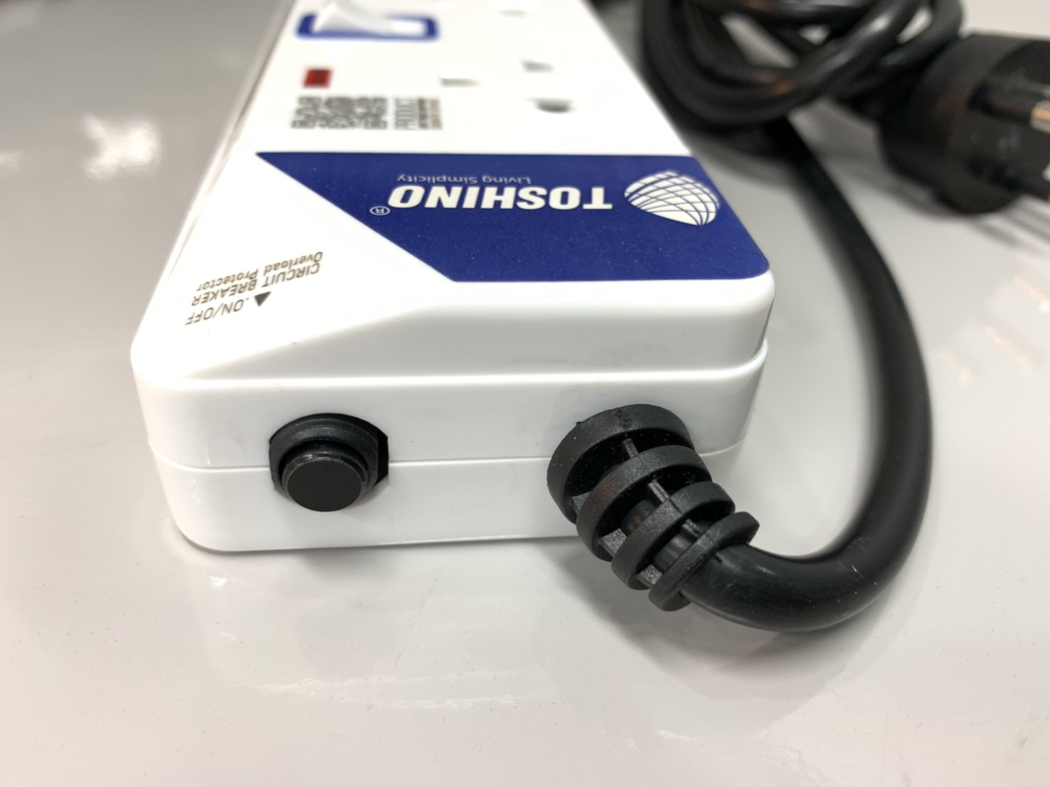 รางปลั๊ก 6 ที่ 3 เมตร โตชิโน 6 สวิทซ์ มีกันกระชาก