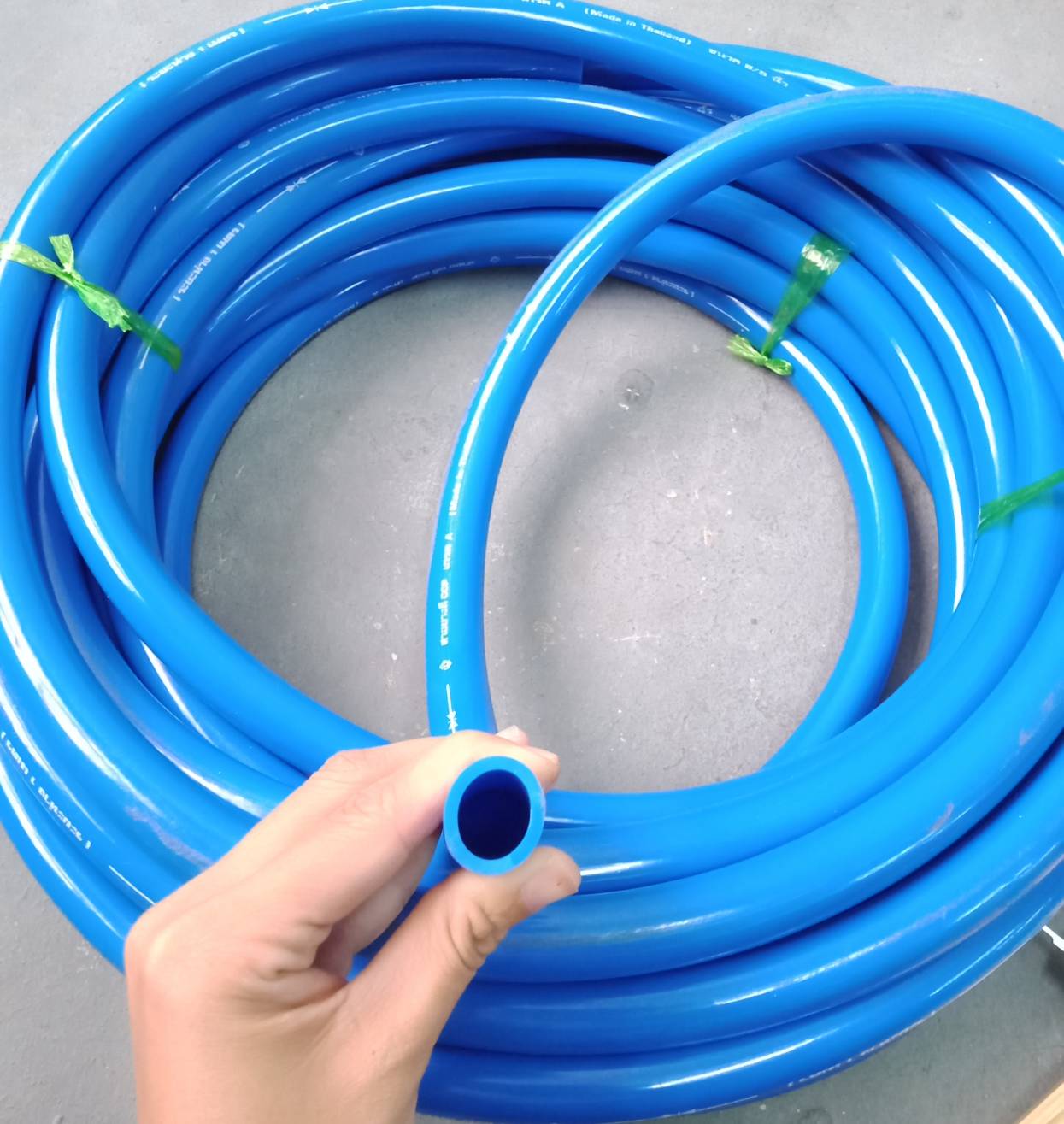 สายยางฟ้า เกรดA (นิ่ม) [1ม.]