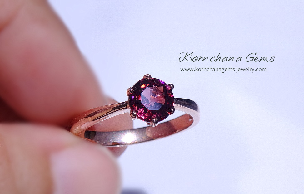 รับทำแหวนโรโดไลท์การ์เนทหรือโกเมน อัญมณีคนเกิดเดือนมกราคม ตามแบบเป็นพลอยสีชมพูอมม่วงหรืออมส้มเลือกเฉดสีได้ค่ะ เลือกสีตัวเรือนได้ตามต้องการ