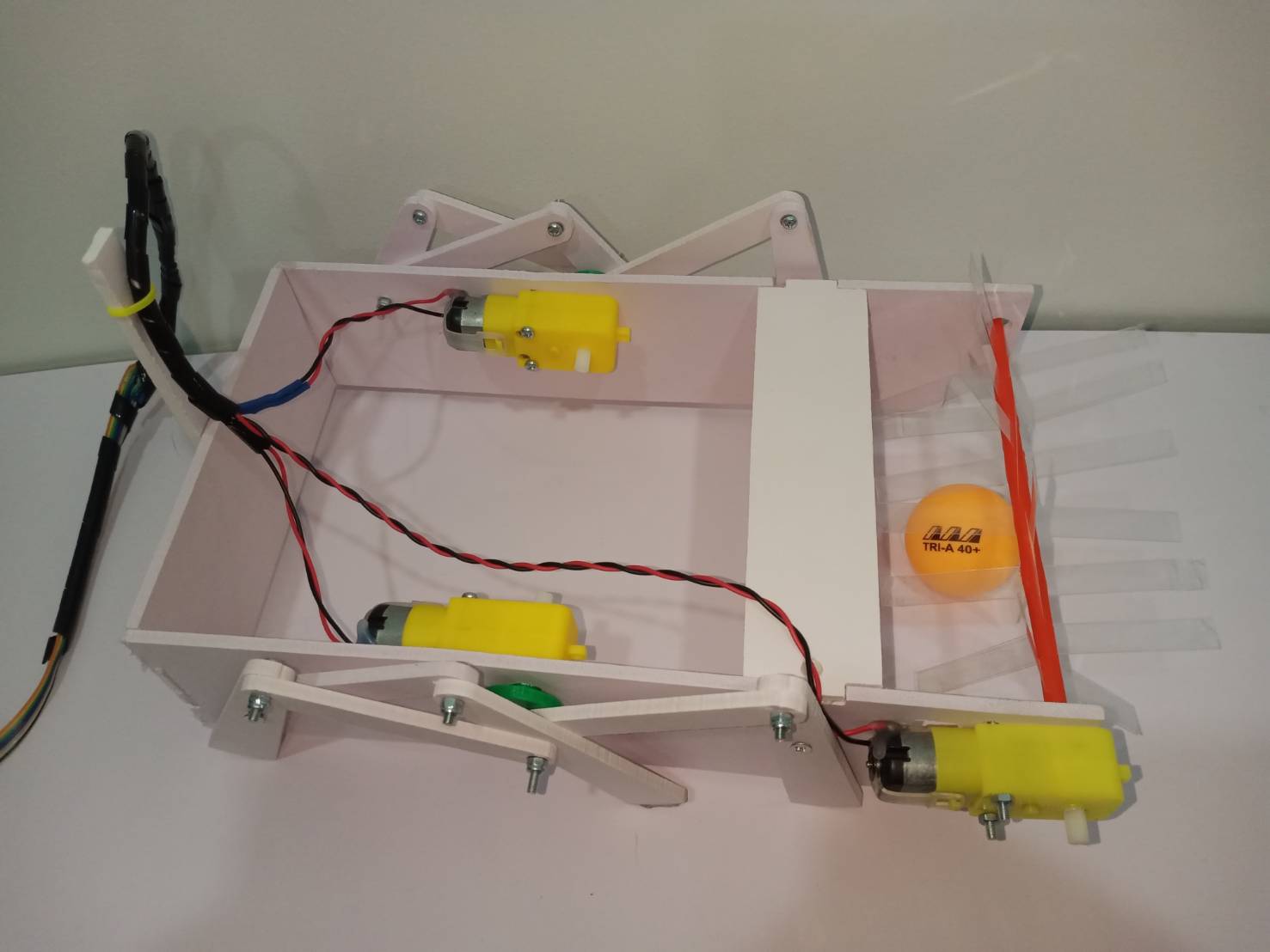 หุ่นยนต์เลี้ยงแกะ 3 มอเตอร์ รุ่น OM1(พื้นฐานประถม) (ประกอบให้1ชุดประกอบเอง2ชุด) Ex