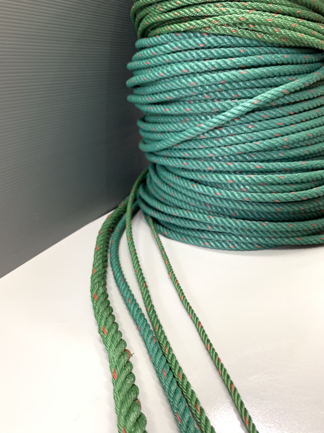 เชือกไนล่อน สีเขียวขี้ม้า (1เมตร)