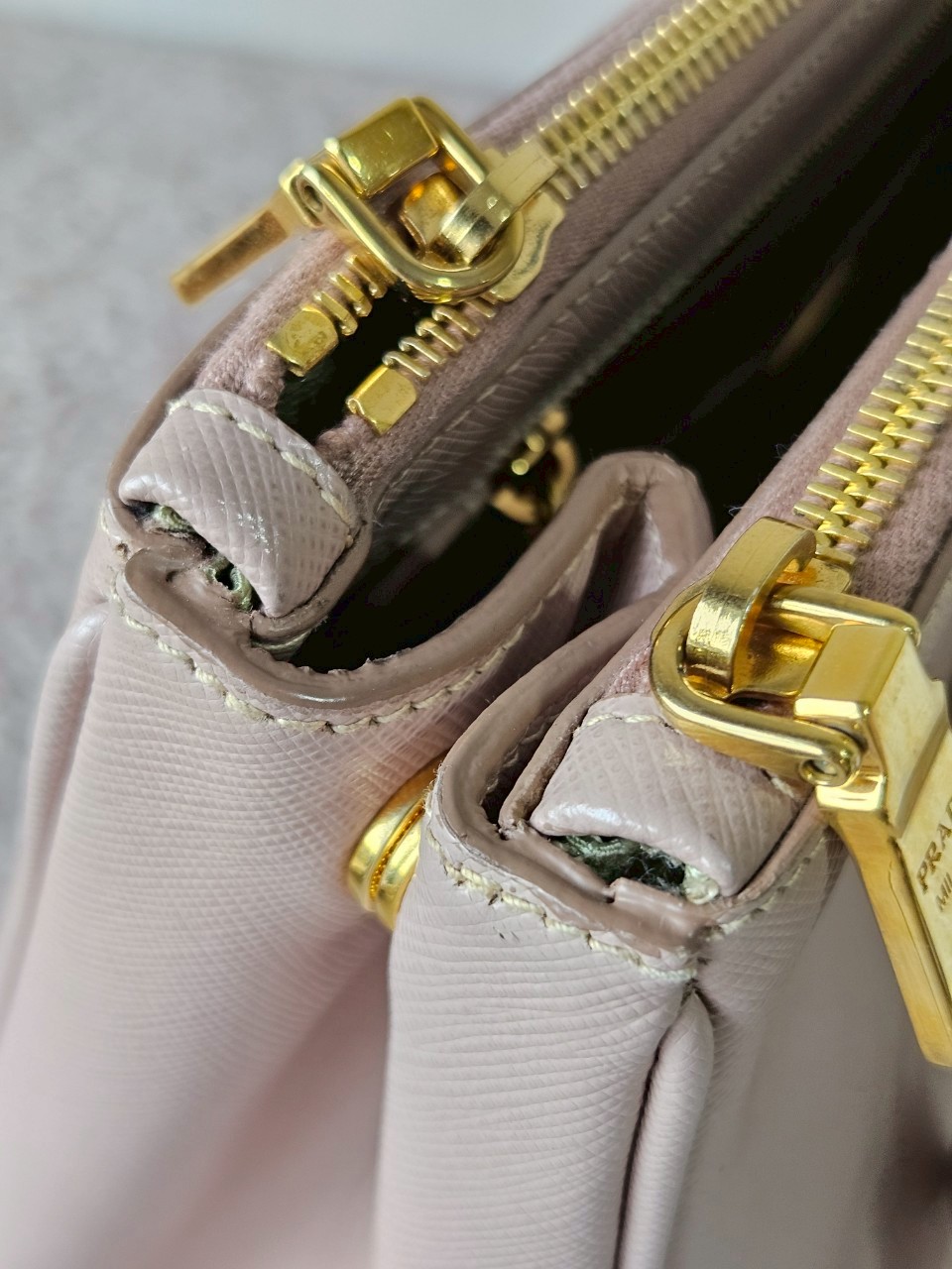 Prada Saffiano 35 Cameo