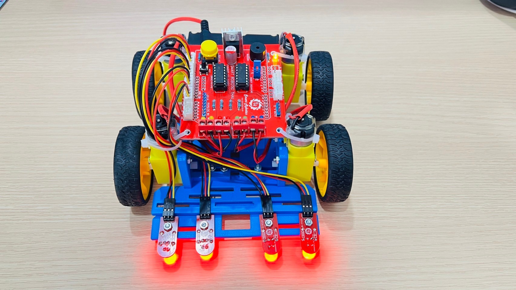 หุ่นยนต์เดินตามเส้นแบบ4 ล้อ พร้อมคู่มือการเขียนโปรแกรม