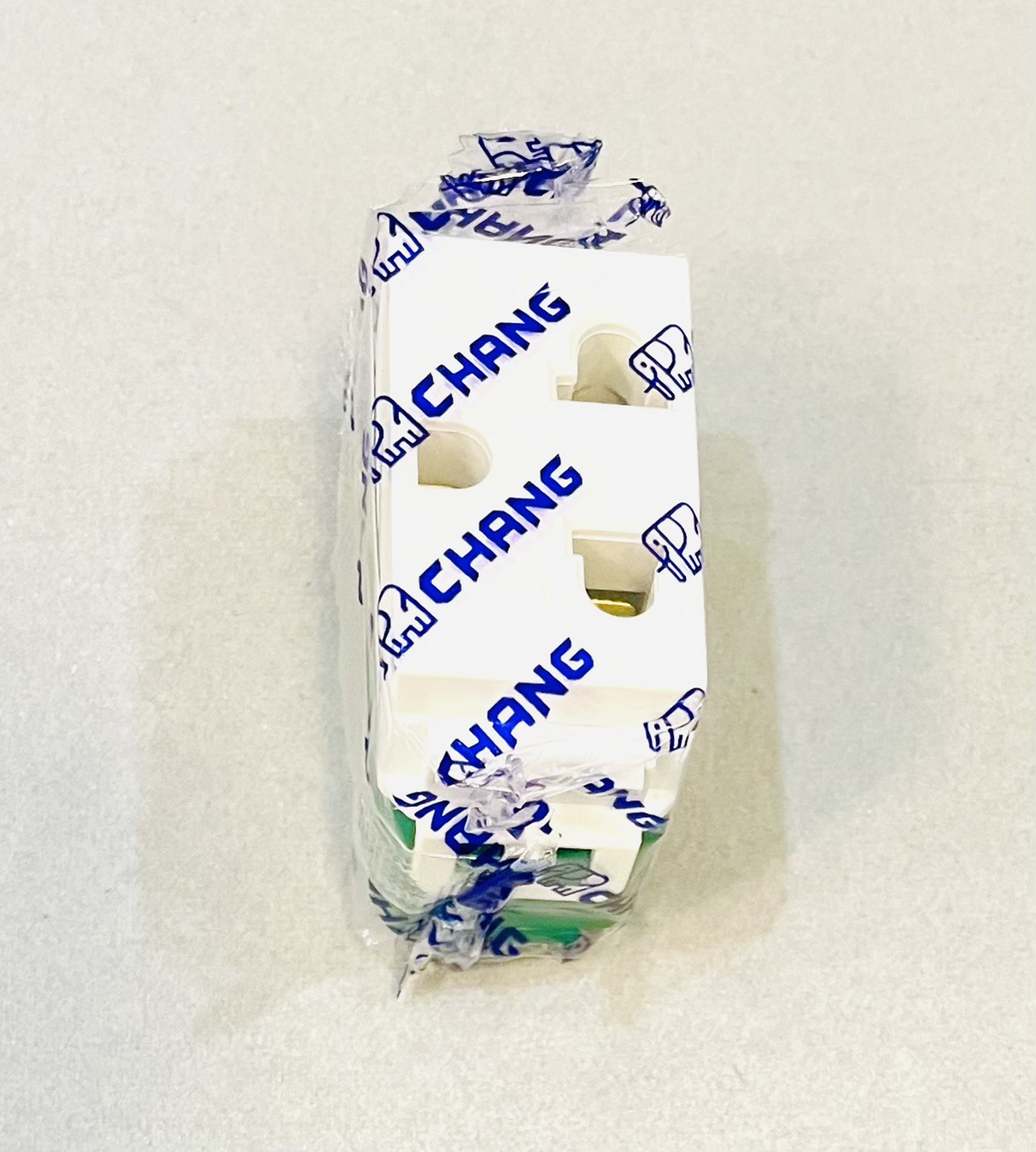 ปลั๊กฝัง ช้าง รุ่นใหม่ PCH900N มีกราวน์