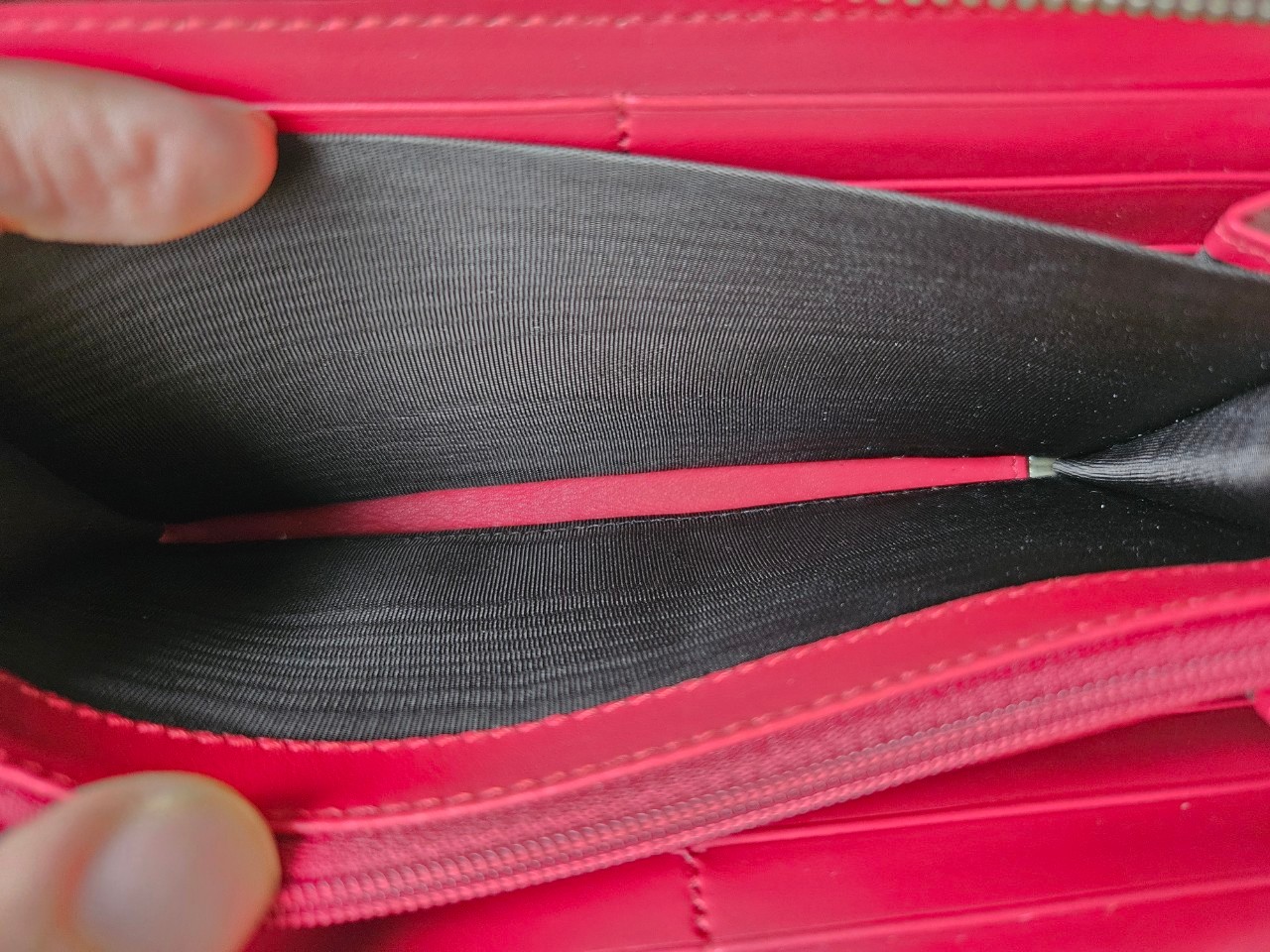 Gucci Marmont Zip Around Wallet สีแดง