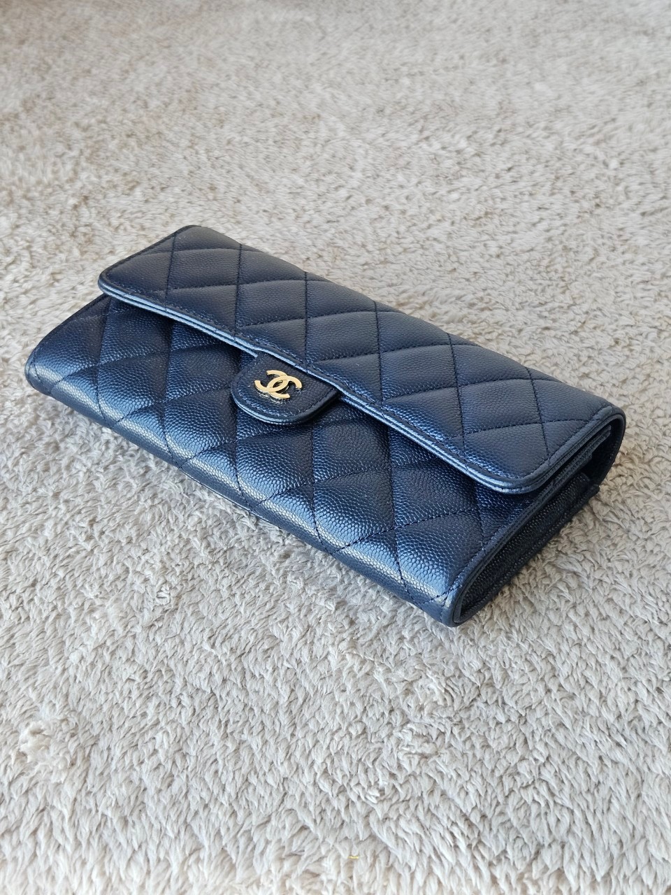 Chanel Sarah Navy wallet holo31