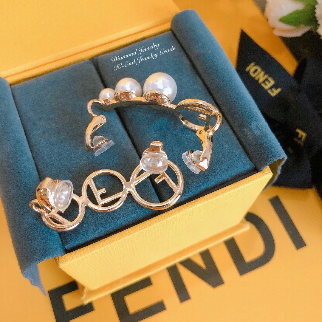 ต่างหู Hiend ต่างหูFendi ต่างหูดารา