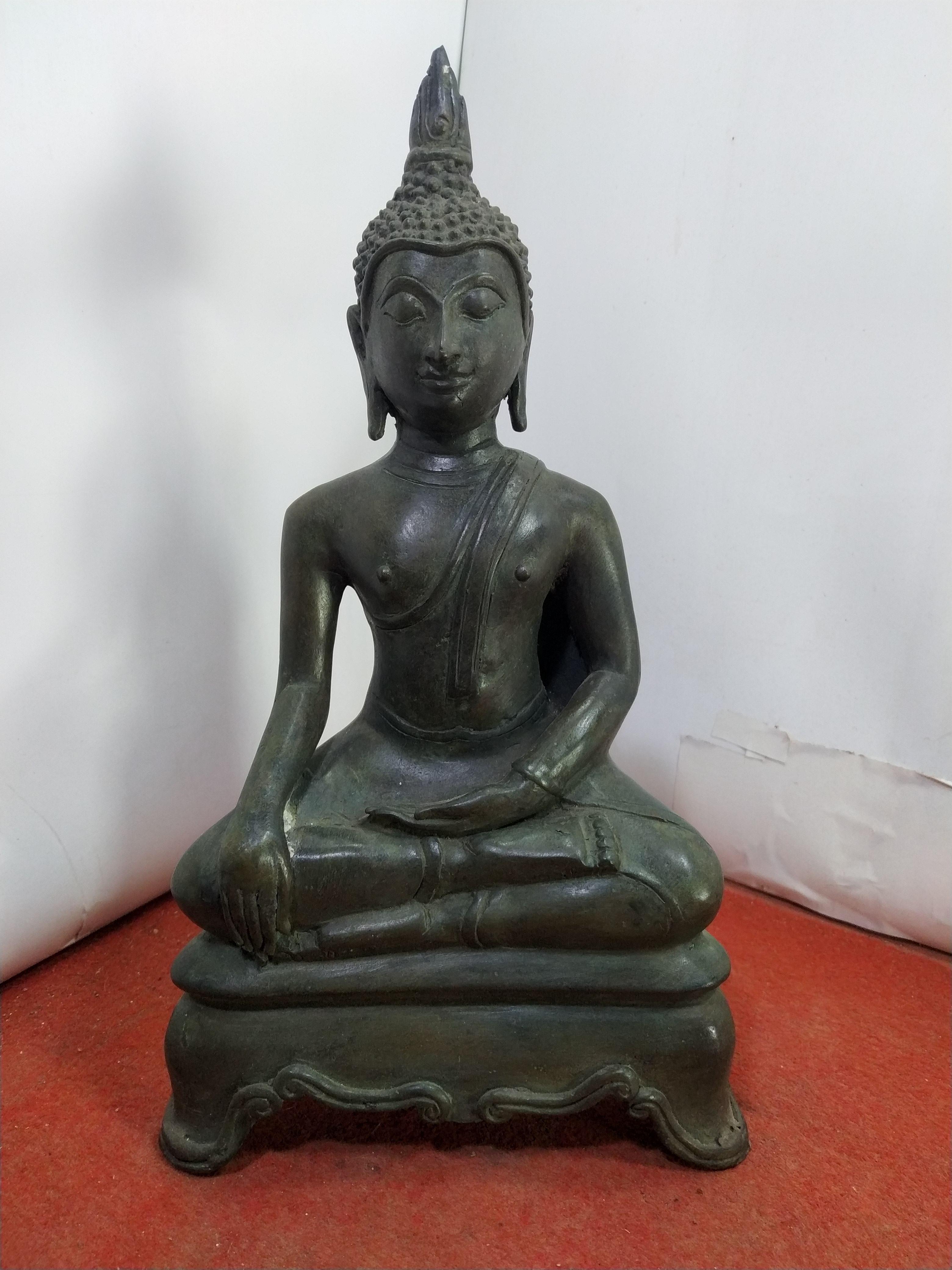 พระกำแพงสามขา วัดเสด็จ กำแพงเพชร