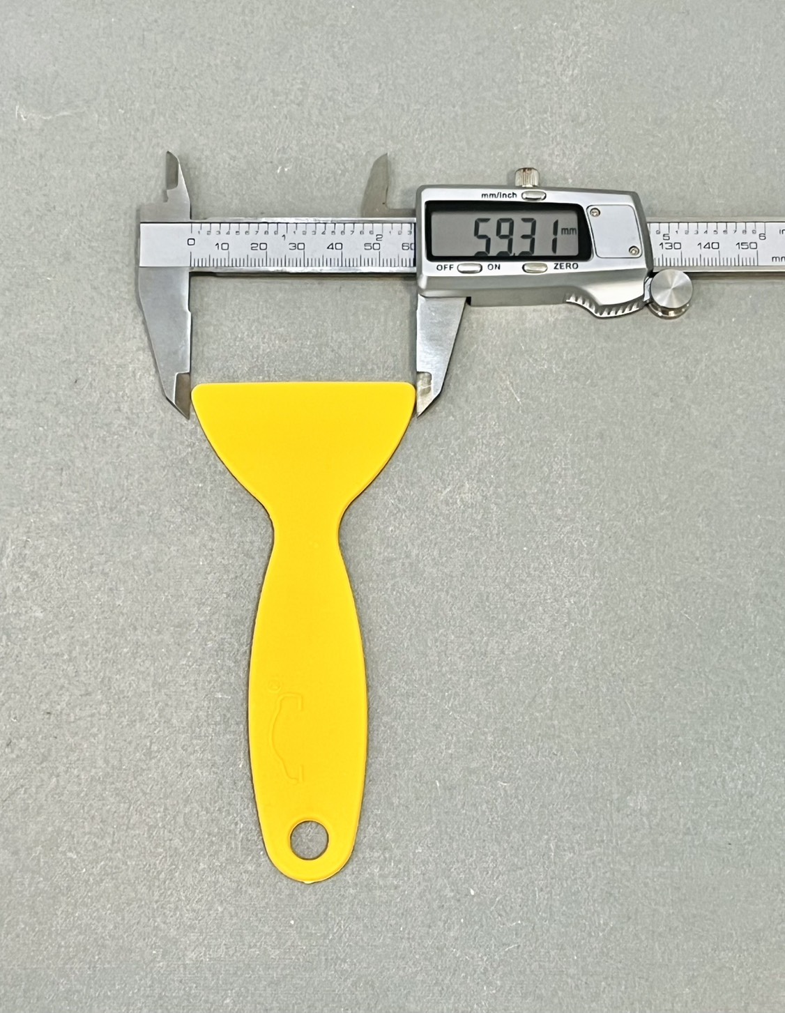 มีดโป้วพลาสติก ด้ามยาว