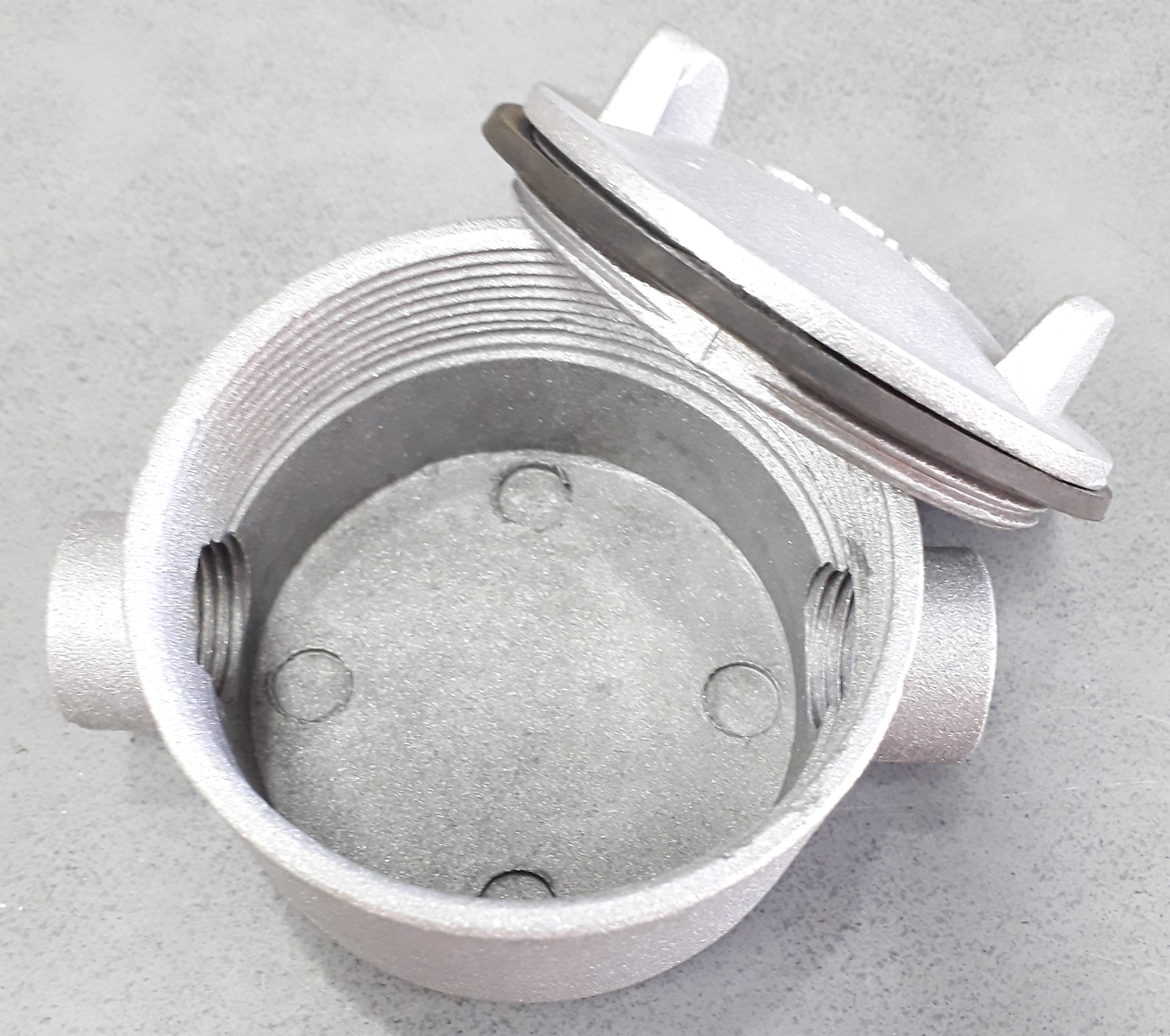 บ็อกกลมกันน้ำ 1/2" - 3/4" 2ทาง