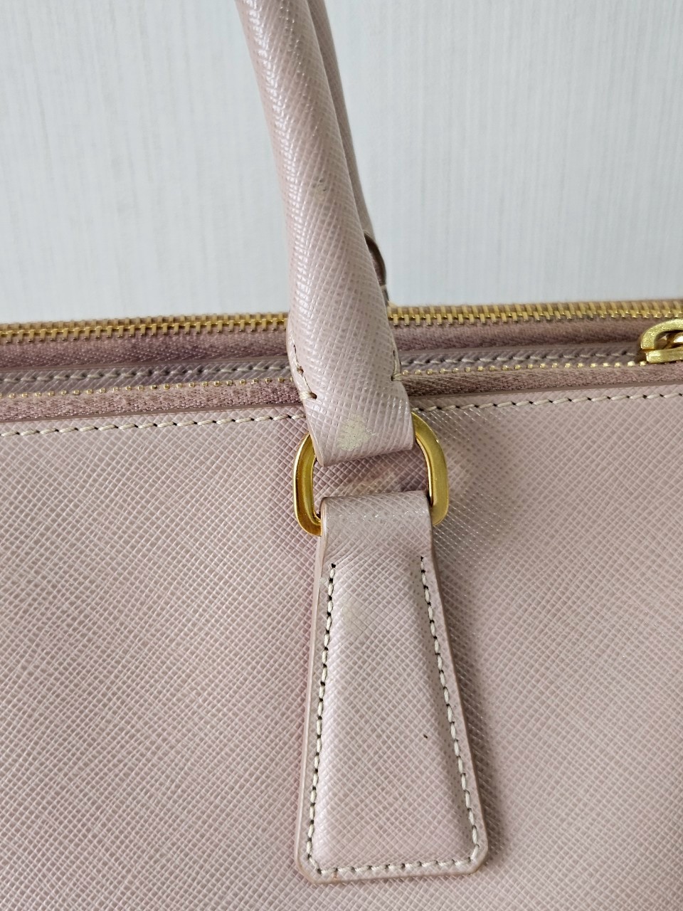 Prada Saffiano 35 Cameo