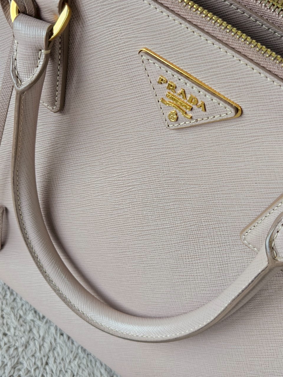 Prada Saffiano 35 Cameo