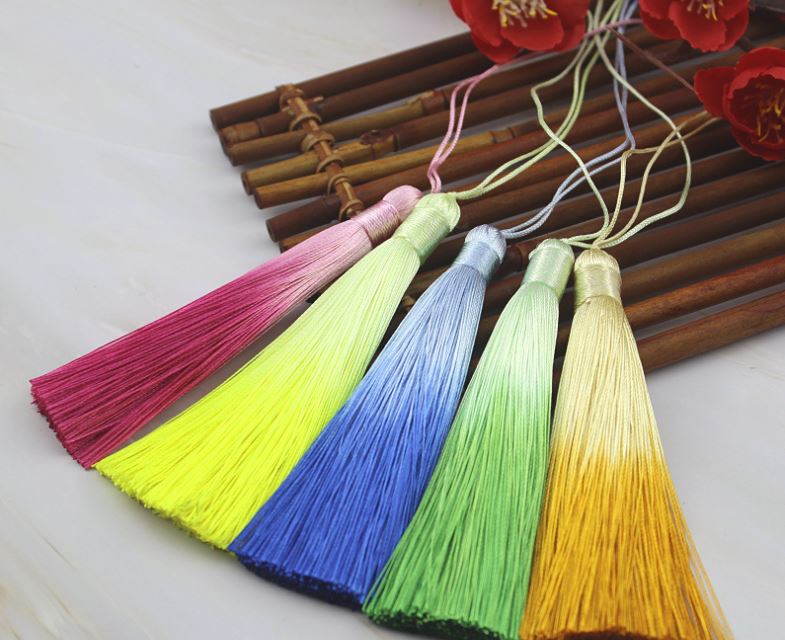 ขายส่ง พู่ไหมไล่ระดับสี สวยพิเศษ ยาว 10.5ซม. สีเขียว (แพ็คคู่/ 2ชิ้น)
