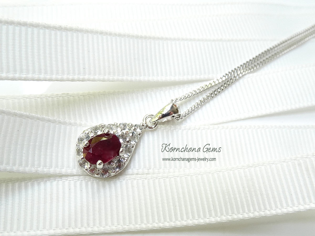 จี้พลอยทับทิมแท้ Ruby Pendant ล้อมด้วยพลอยขาว white topaz สวยคลาสสิค ตัวเรือนเงินแท้ silver925 ชิ้นงานประณีต จัดส่งรวดเร็ว