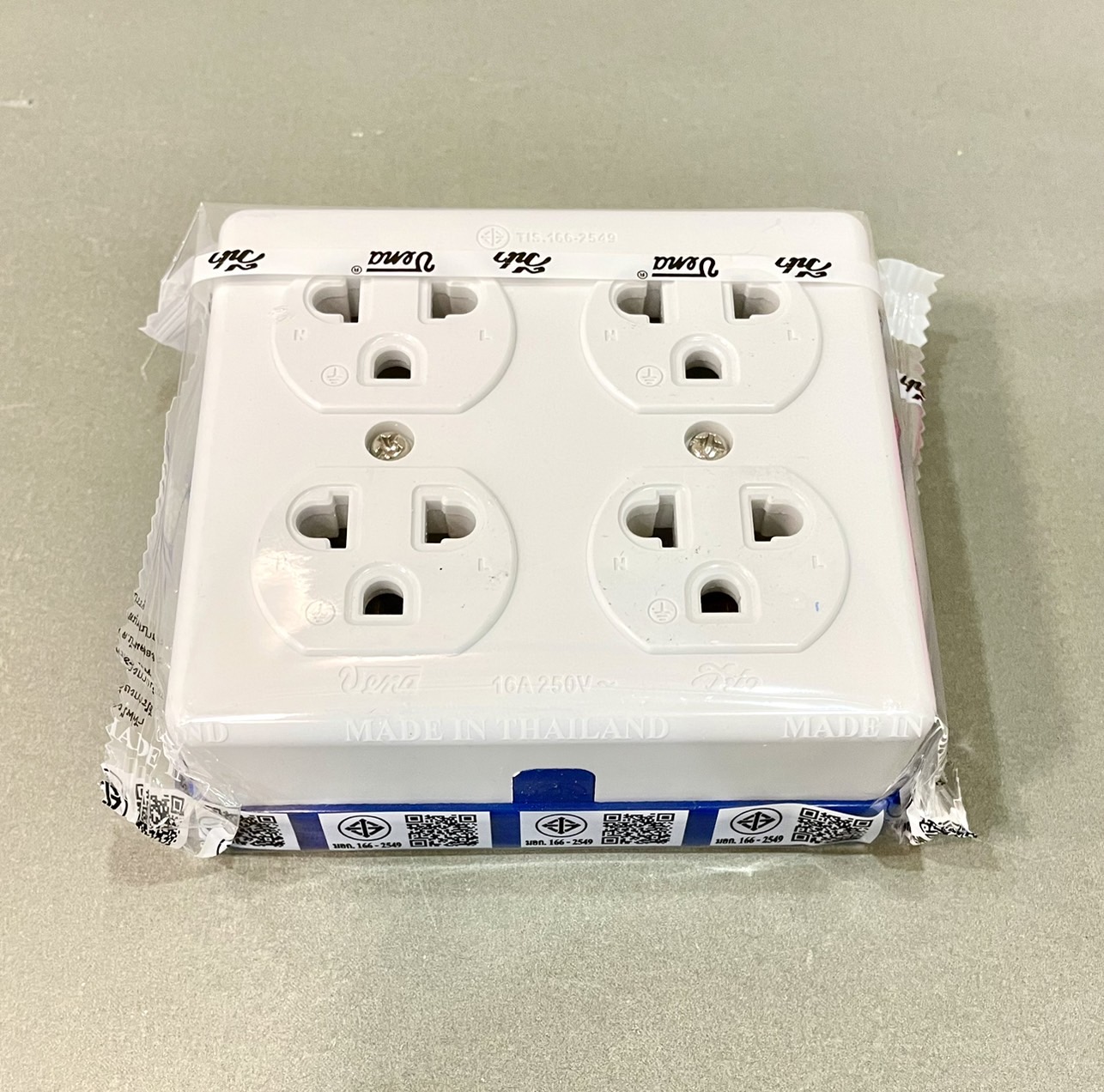 ปลั๊กลอย 4 ที่ มีกราวน์ วีน่า GR1634