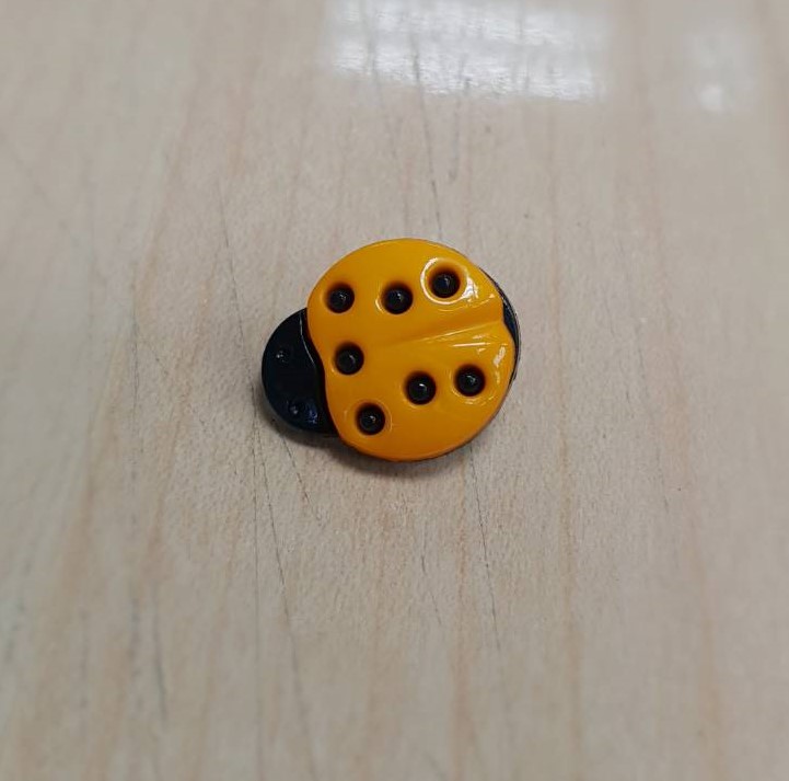 Lady bug button - Yellow col. (size 29L,144pcs/pack)