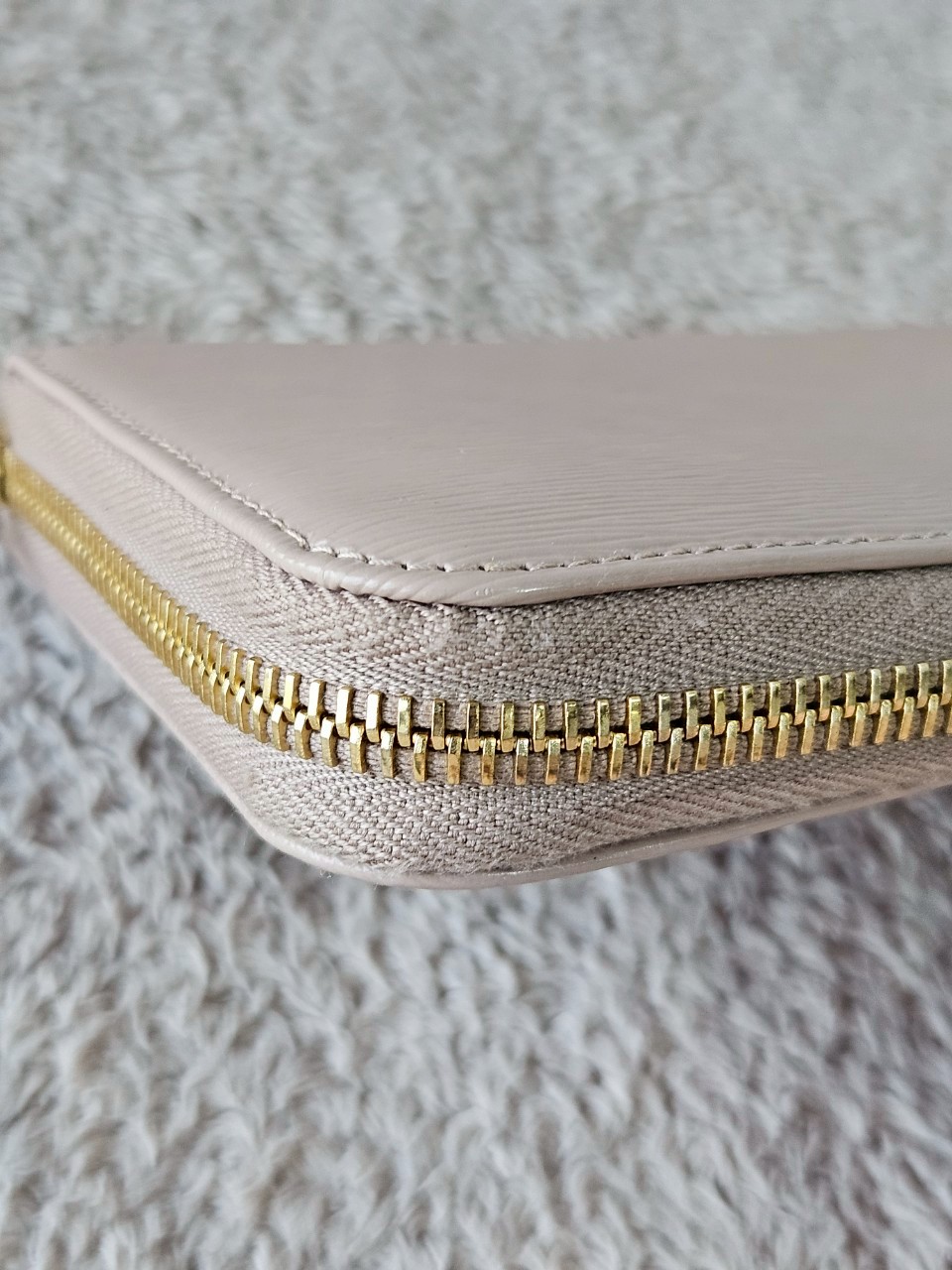 Prada 1ML506 Zippy สีนู๊ด