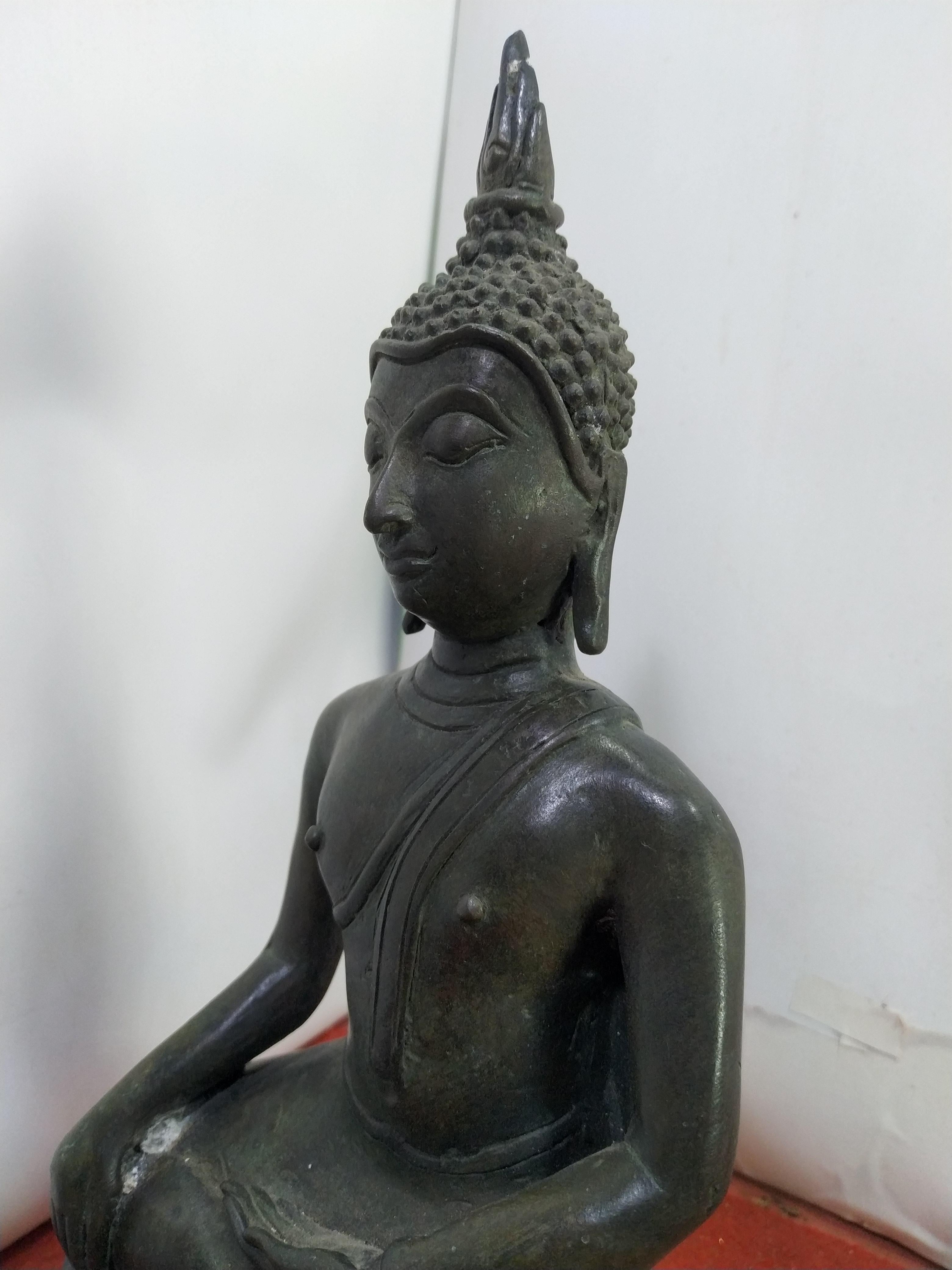 พระกำแพงสามขา วัดเสด็จ กำแพงเพชร