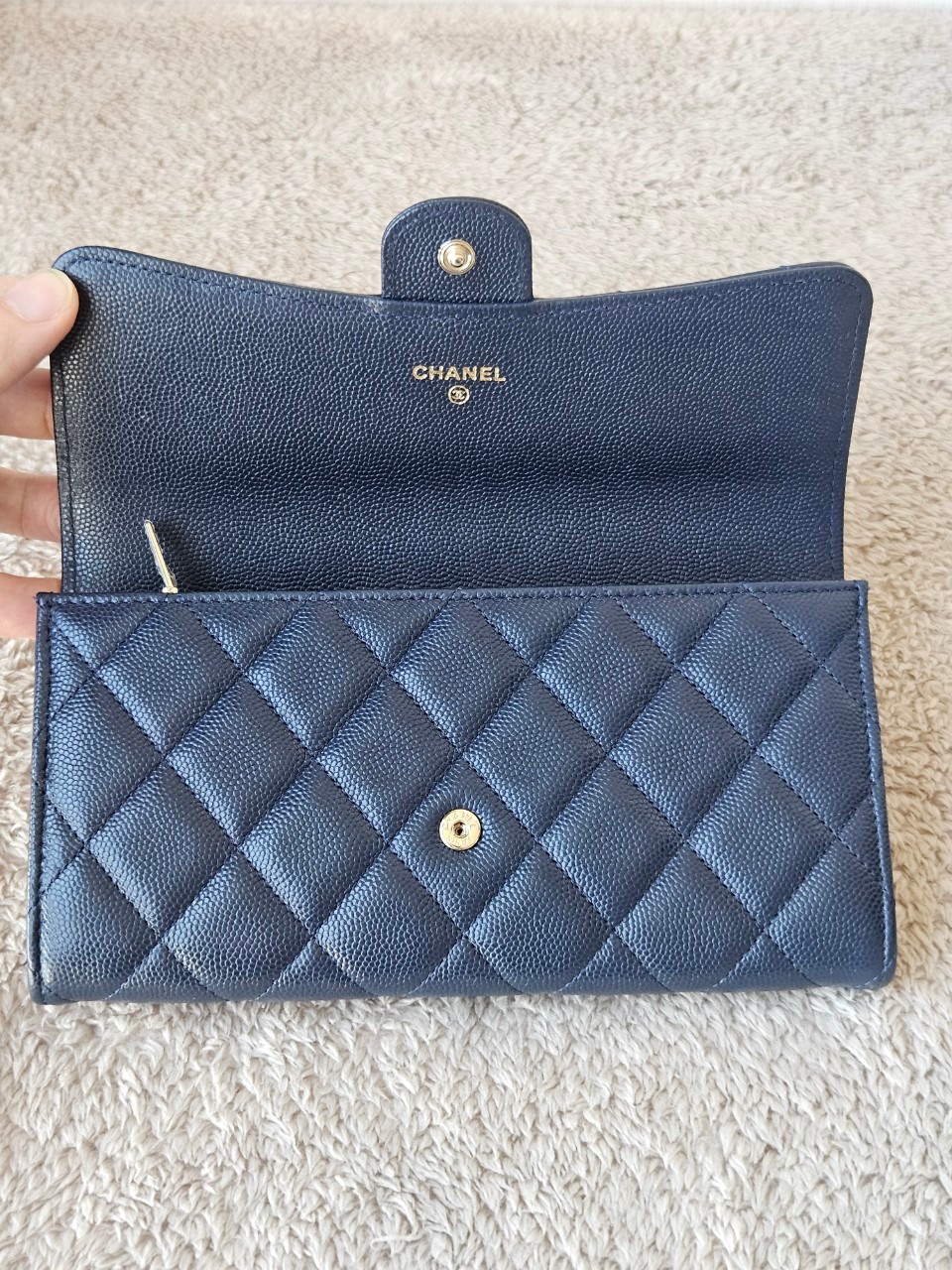 Chanel Sarah Navy wallet holo31
