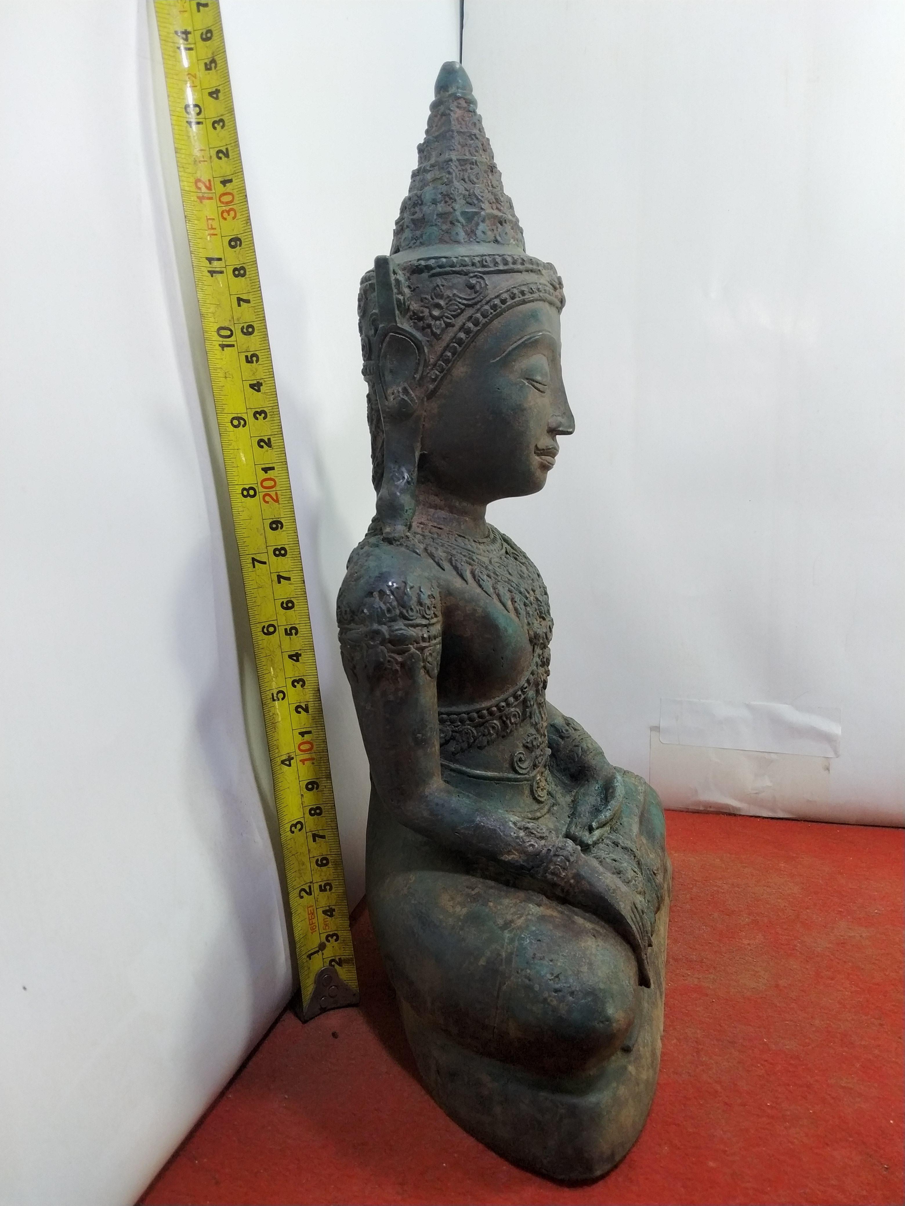 พระเชียงรุ้ง ทรงเครื่อง ปางชนะมาร เนื้อสำริดสภาพเก่า