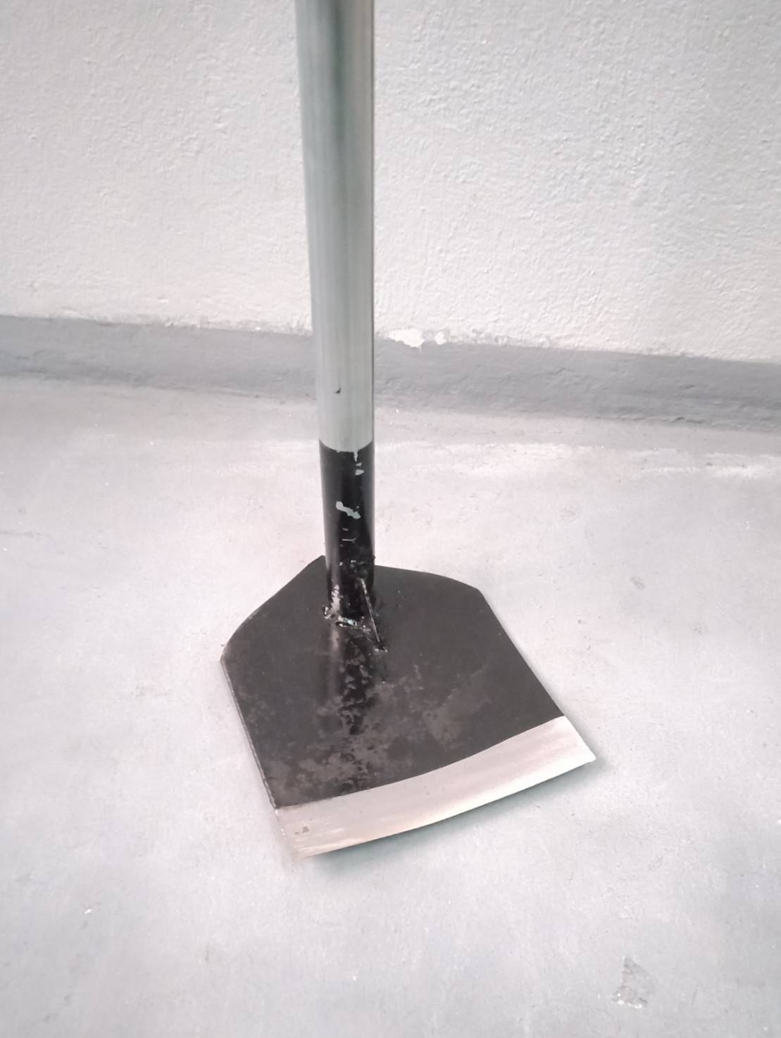 จอบพร้อมด้ามเหล็ก 1.20 เมตร