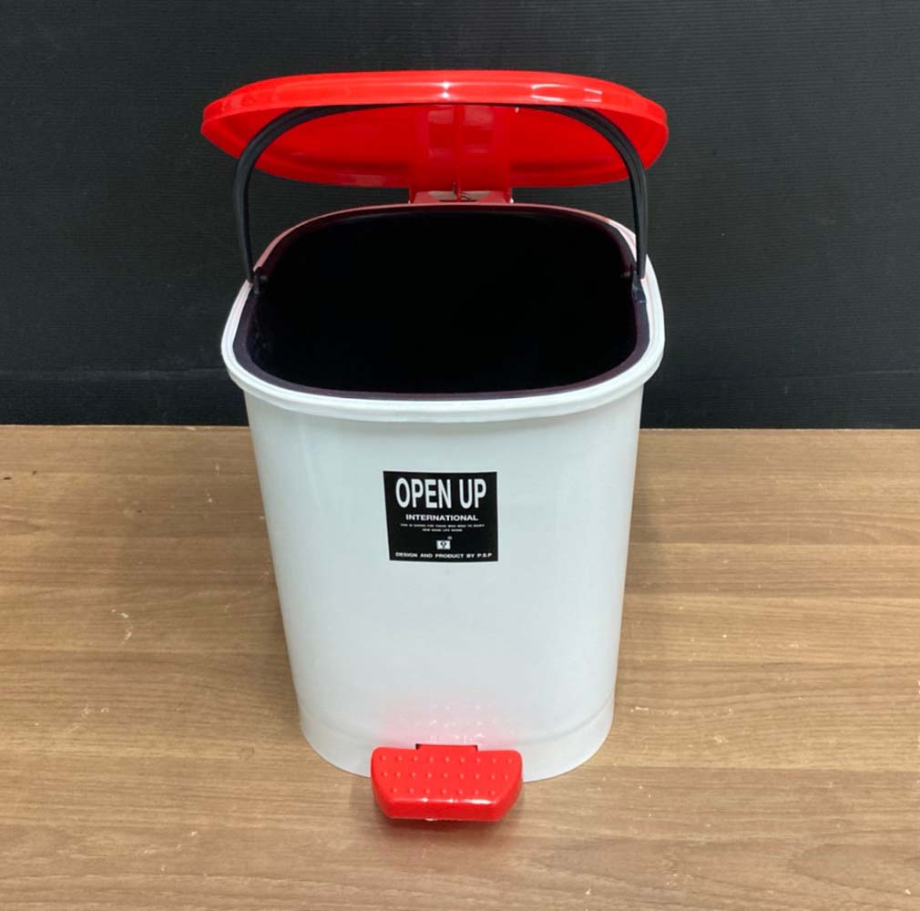 ถังขยะทรงเหลี่ยม เท้าเหยียบ ฝาสี 12 ลิตร