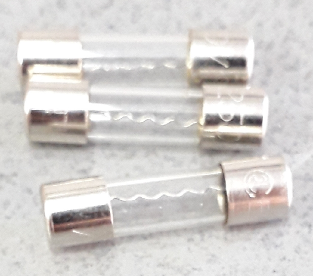 ฟิวส์แก้ว 20มิล (ใช้กับรางปลั๊ก)