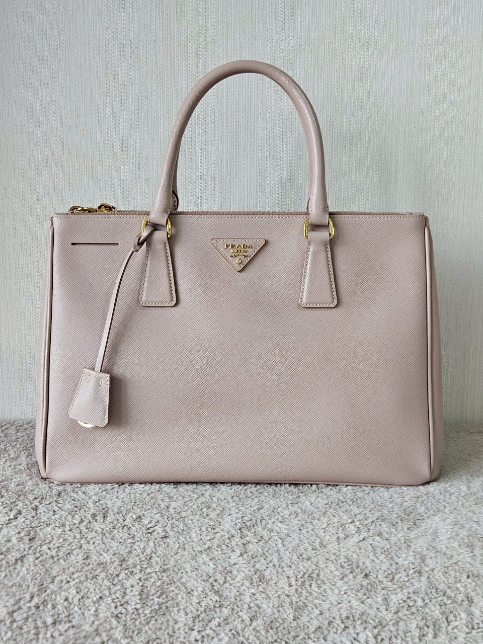 Prada Saffiano 35 Cameo
