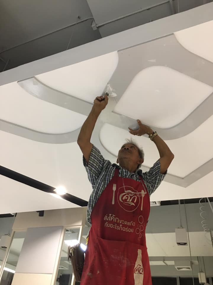 งานผลิตติดตั้งฉลุแผ่นพลาสวูด 10 มม. วิระยะประกันภัย โปีวเก็บสี ติดสติกเกอร์ พร้อมติดตั้งราคาโรงงาน