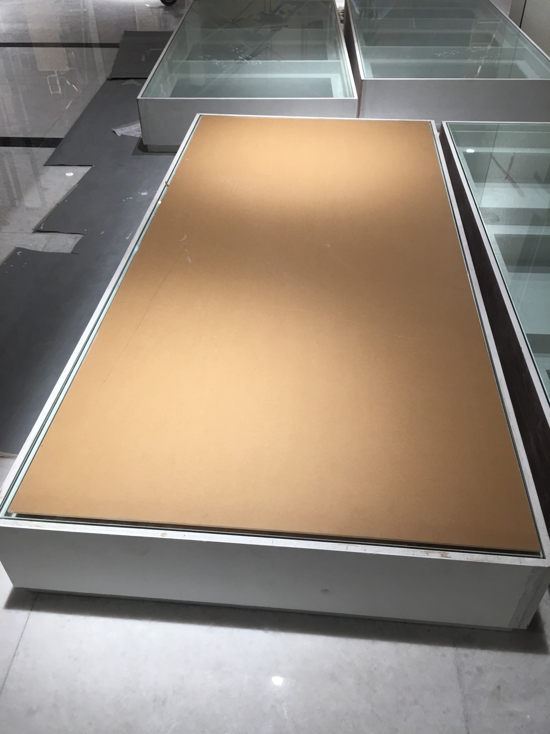 งานผลิตติดตั้ง อะคริลิค 5 มม.วางไฟ ทำสี ติดอะคริลิค่ใส 15 มม. พร้อมติดตั้งราคาโรงงาน