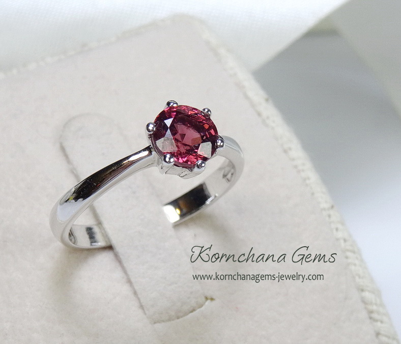 รับทำแหวนโรโดไลท์การ์เนทหรือโกเมน อัญมณีคนเกิดเดือนมกราคม ตามแบบเป็นพลอยสีชมพูอมม่วงหรืออมส้มเลือกเฉดสีได้ค่ะ เลือกสีตัวเรือนได้ตามต้องการ