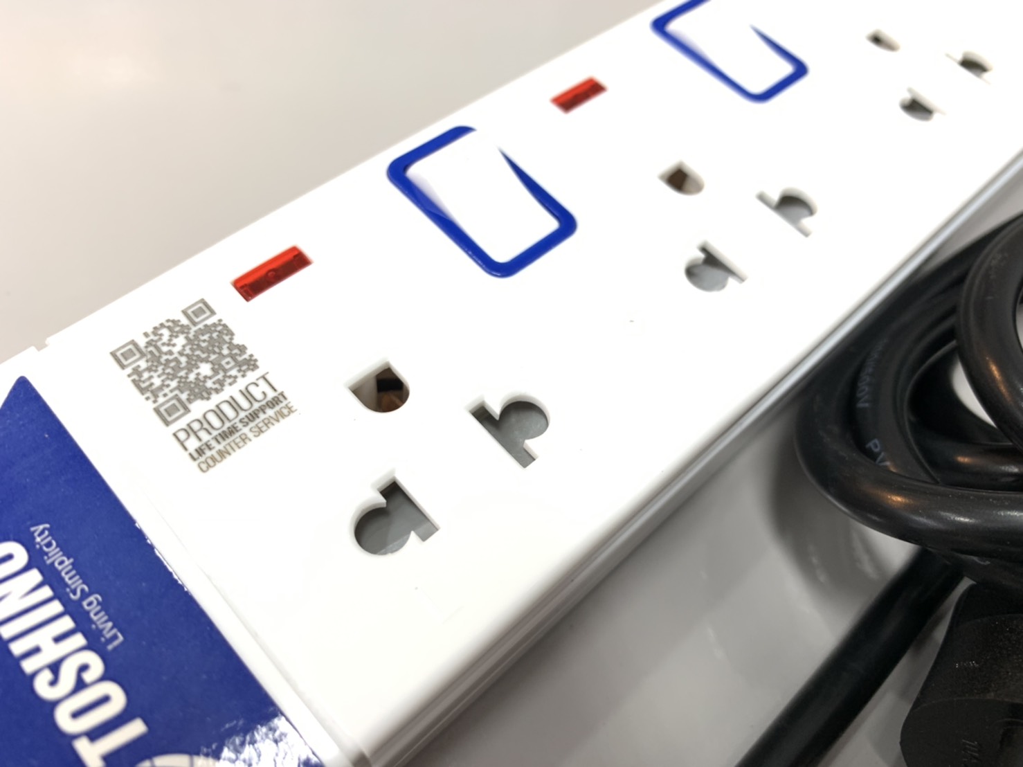 รางปลั๊ก 6 ที่ 3 เมตร โตชิโน 6 สวิทซ์ มีกันกระชาก