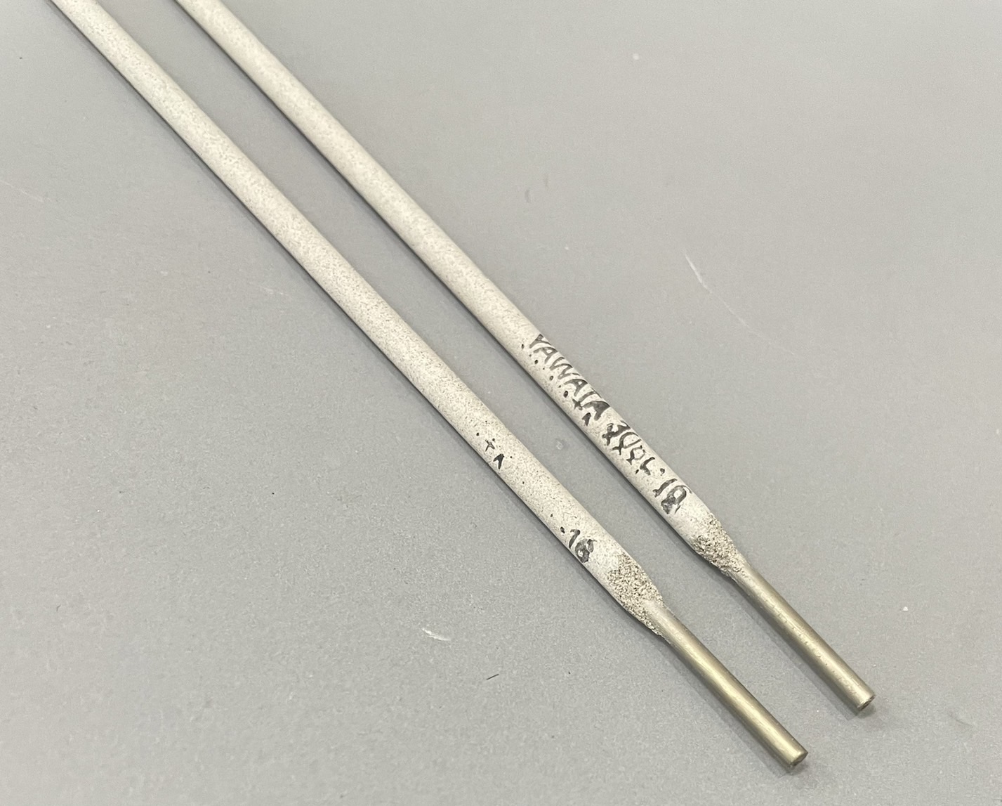 ลวดเชื่อมสแตนเลส ยาวาต้า 308L-16 2.6มิล (เส้นละ)